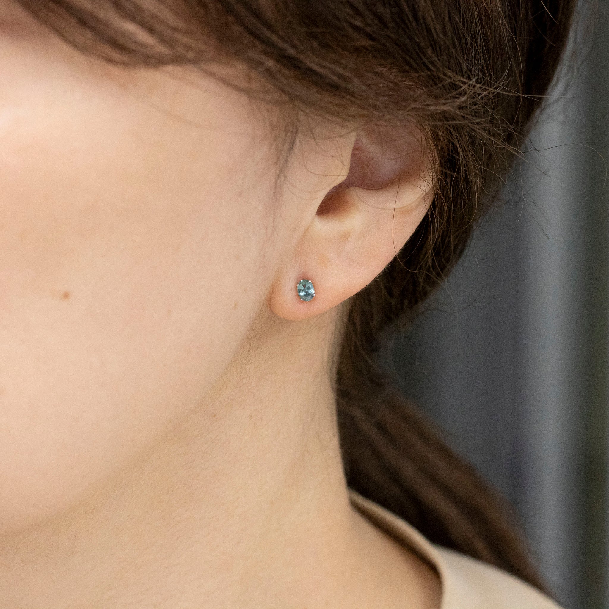 サファイア プラチナピアス(9月誕生石)《25V03408》