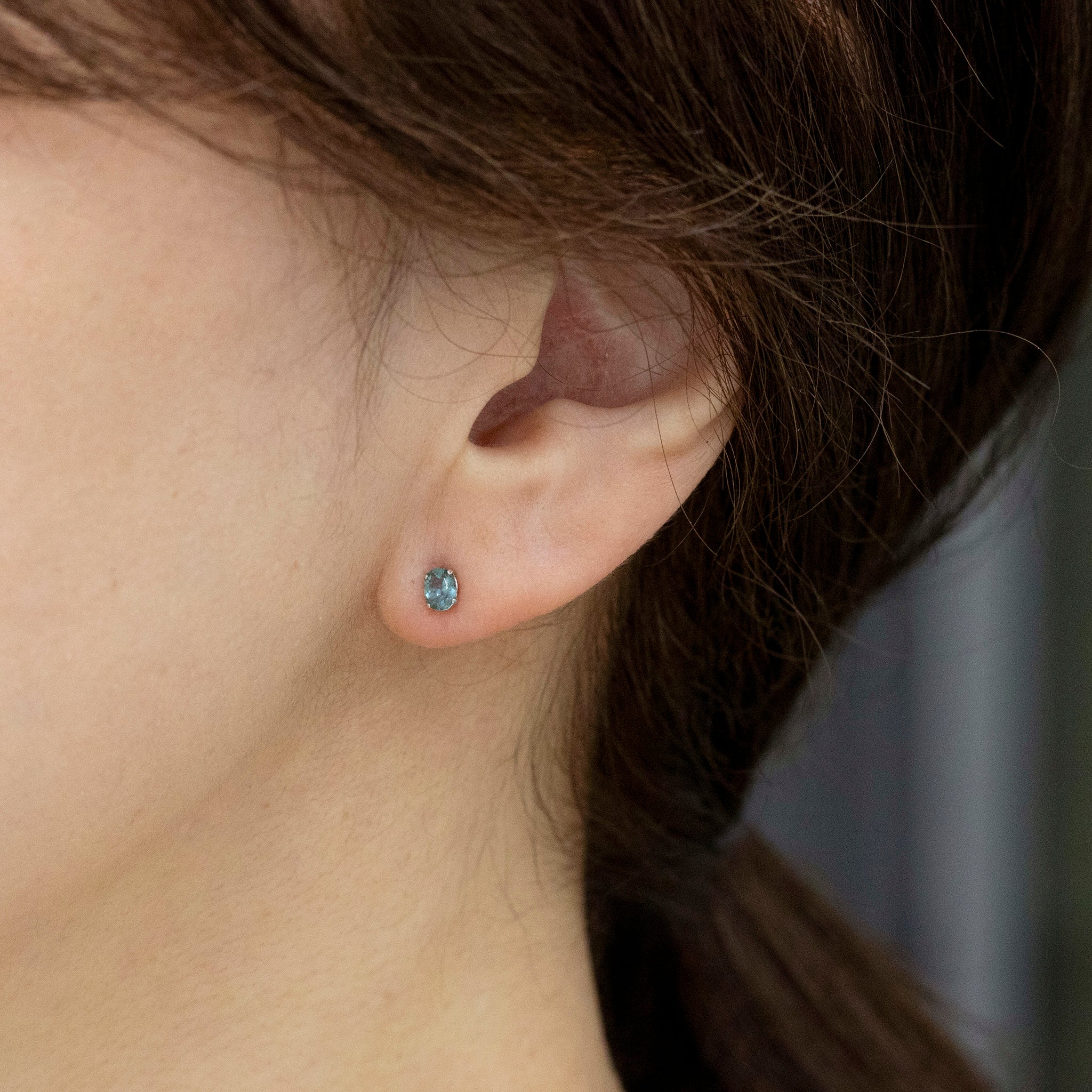 サファイア プラチナピアス(9月誕生石)《25V03408》