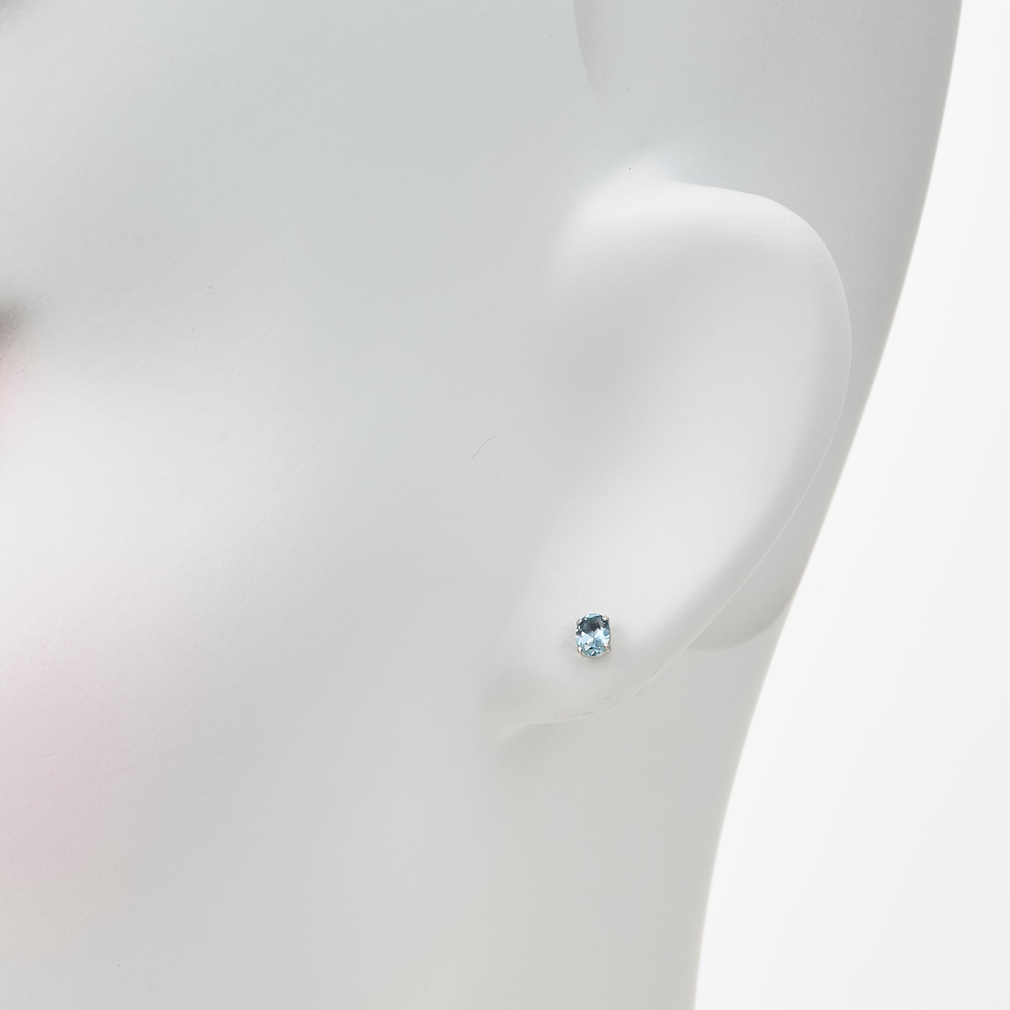 サファイア プラチナピアス(9月誕生石)《25V03408》