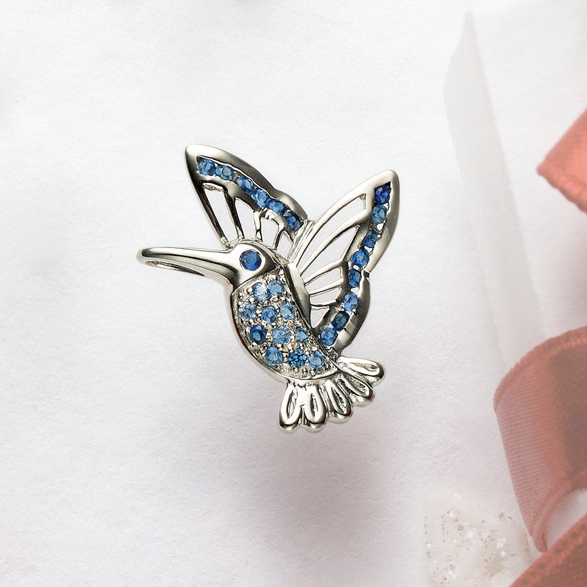 すみれ様／サファイアブローチ 蜂　ノーブランド すみれ様／サファイアブローチ 蜂 ノーブランド すみれ様／サファイア