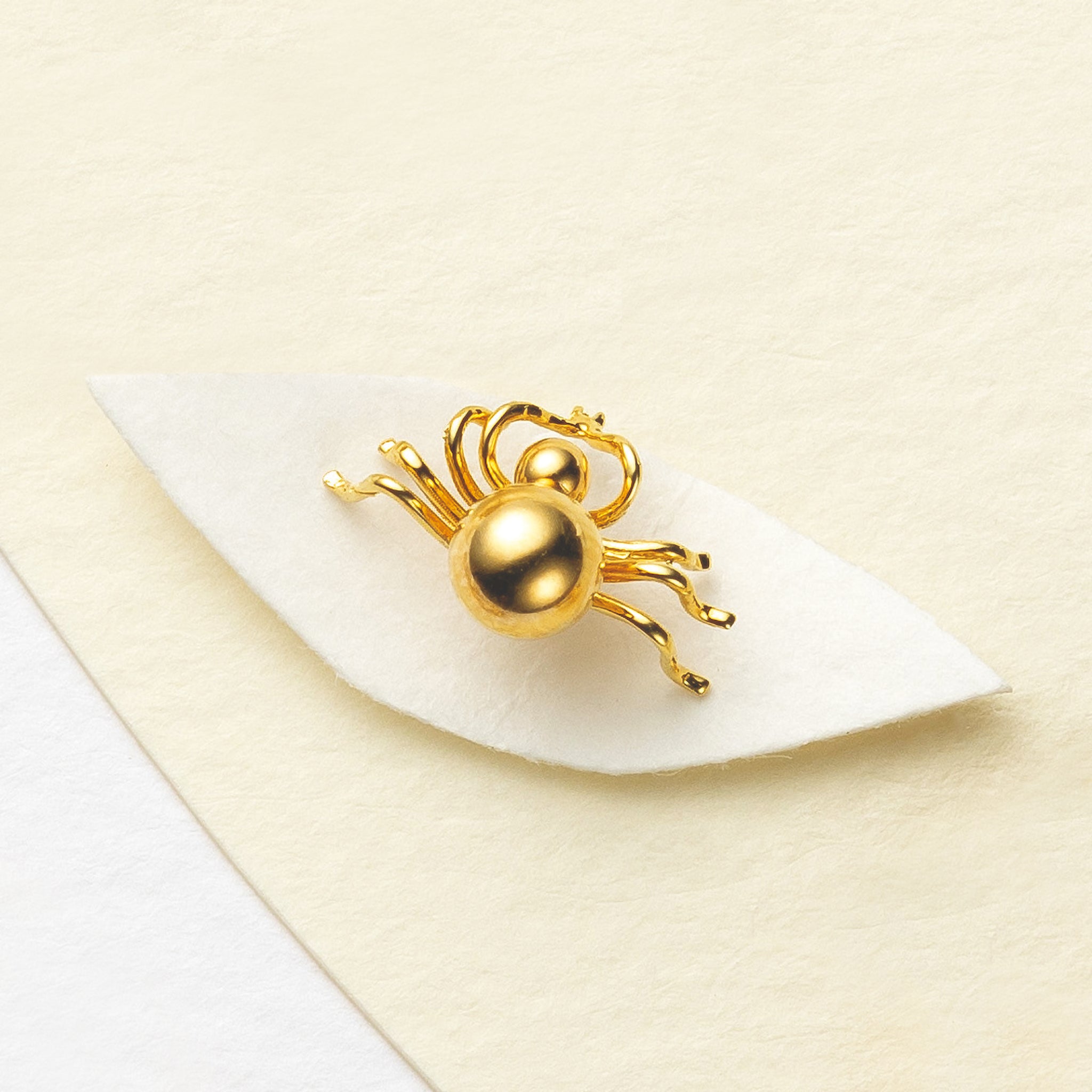 K18ブローチ(クモモチーフ)《25V03607》