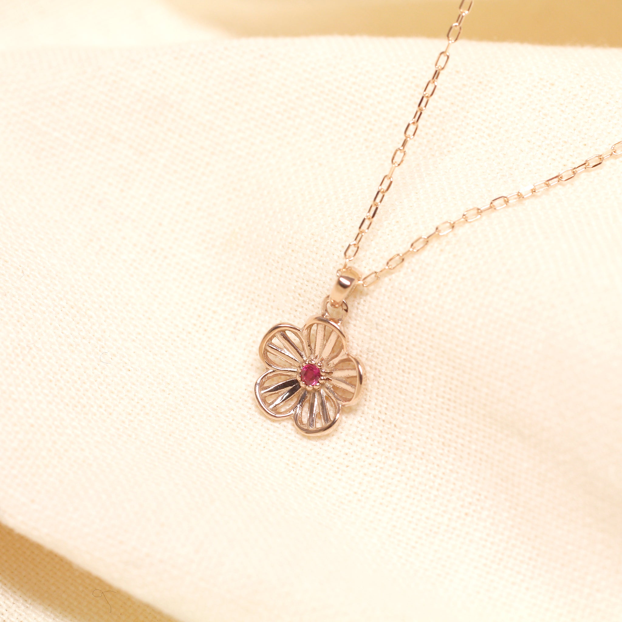 ルビー K10ネックレス(梅の花モチーフ/7月誕生石)《25V03705》