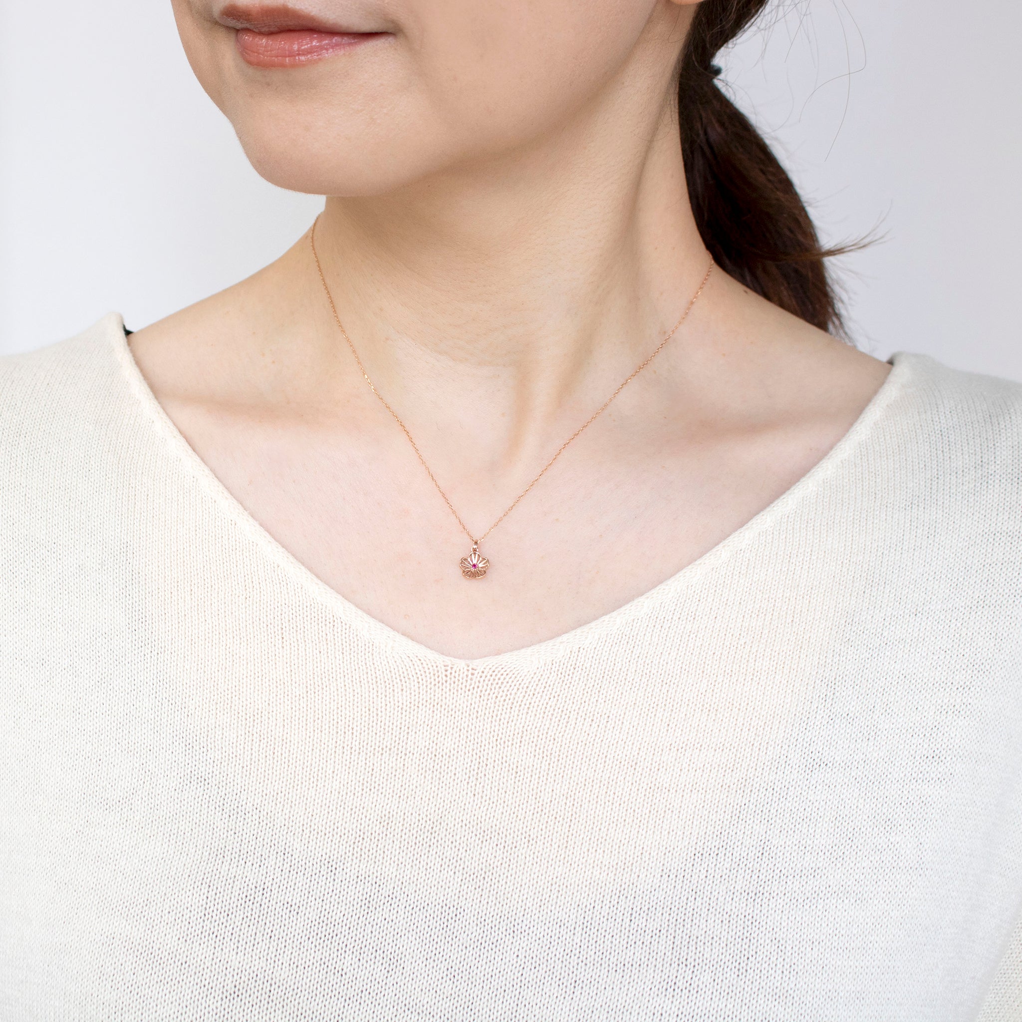 ルビー K10ネックレス(梅の花モチーフ/7月誕生石)《25V03705》