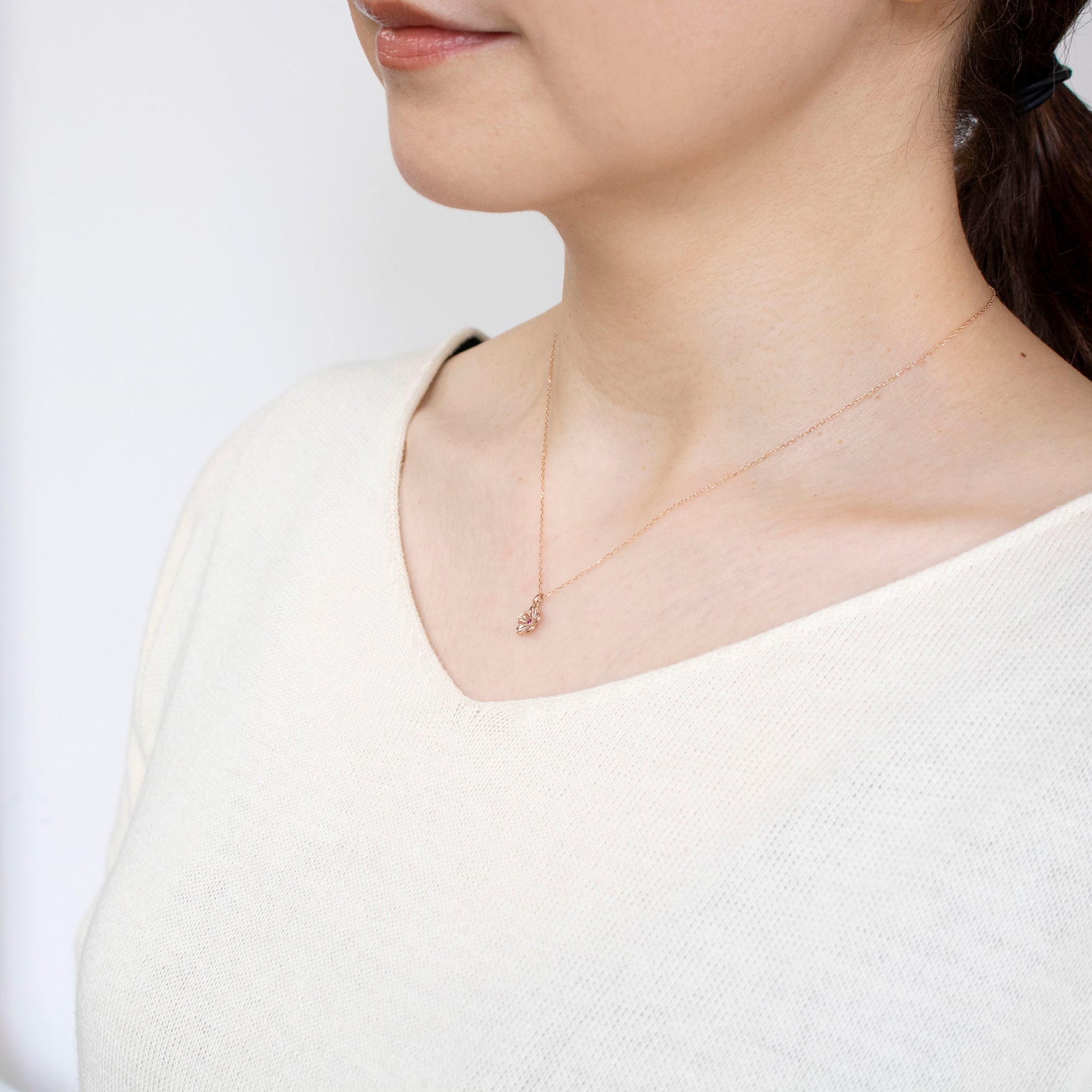 ルビー K10ネックレス(梅の花モチーフ/7月誕生石)《25V03705》