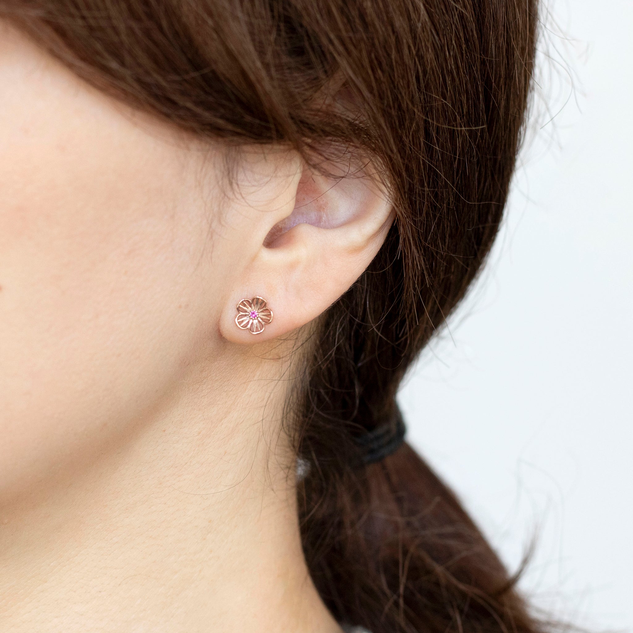 ルビー K10ピアス(梅の花モチーフ/7月誕生石)《25V03706》