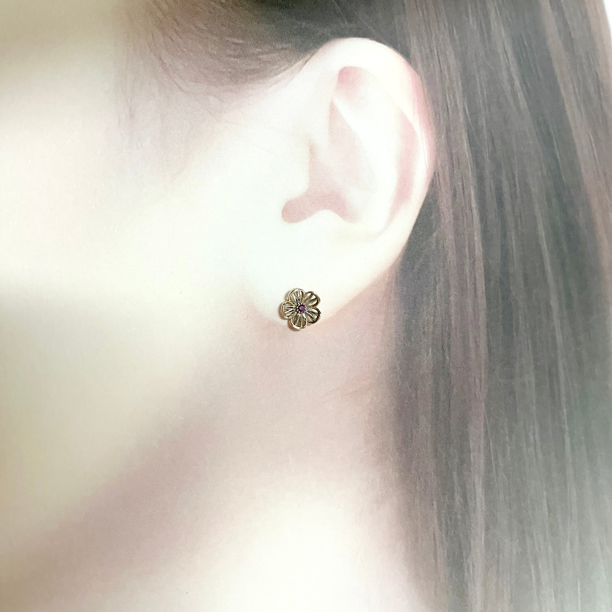 ルビー K10ピアス(梅の花モチーフ/7月誕生石)《25V03706》