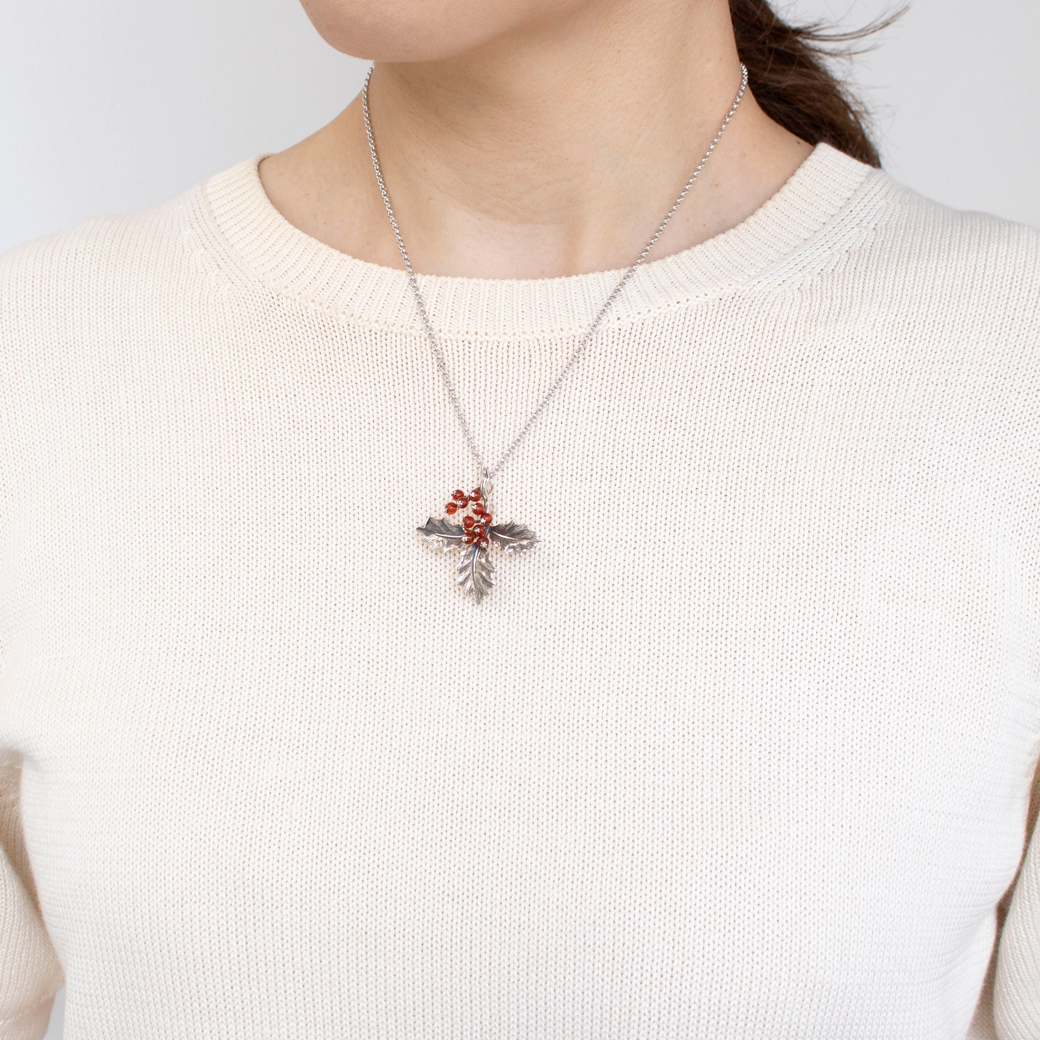 カーネリアン シルバーブローチ兼ペンダントトップ(木の実モチーフ)《25V03806》