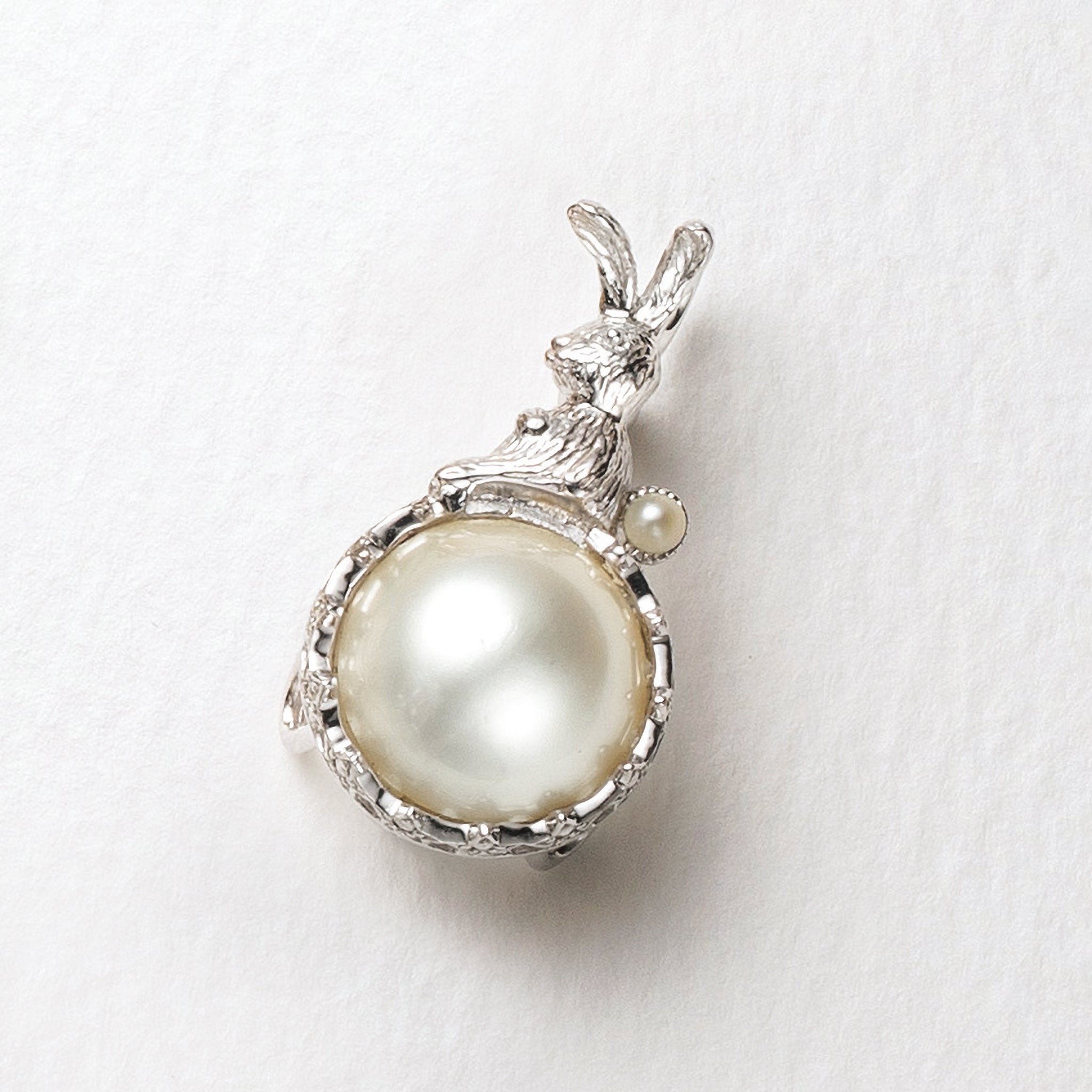 パール シルバーブローチ兼ペンダントトップ(マベ真珠/11mm/ウサギ