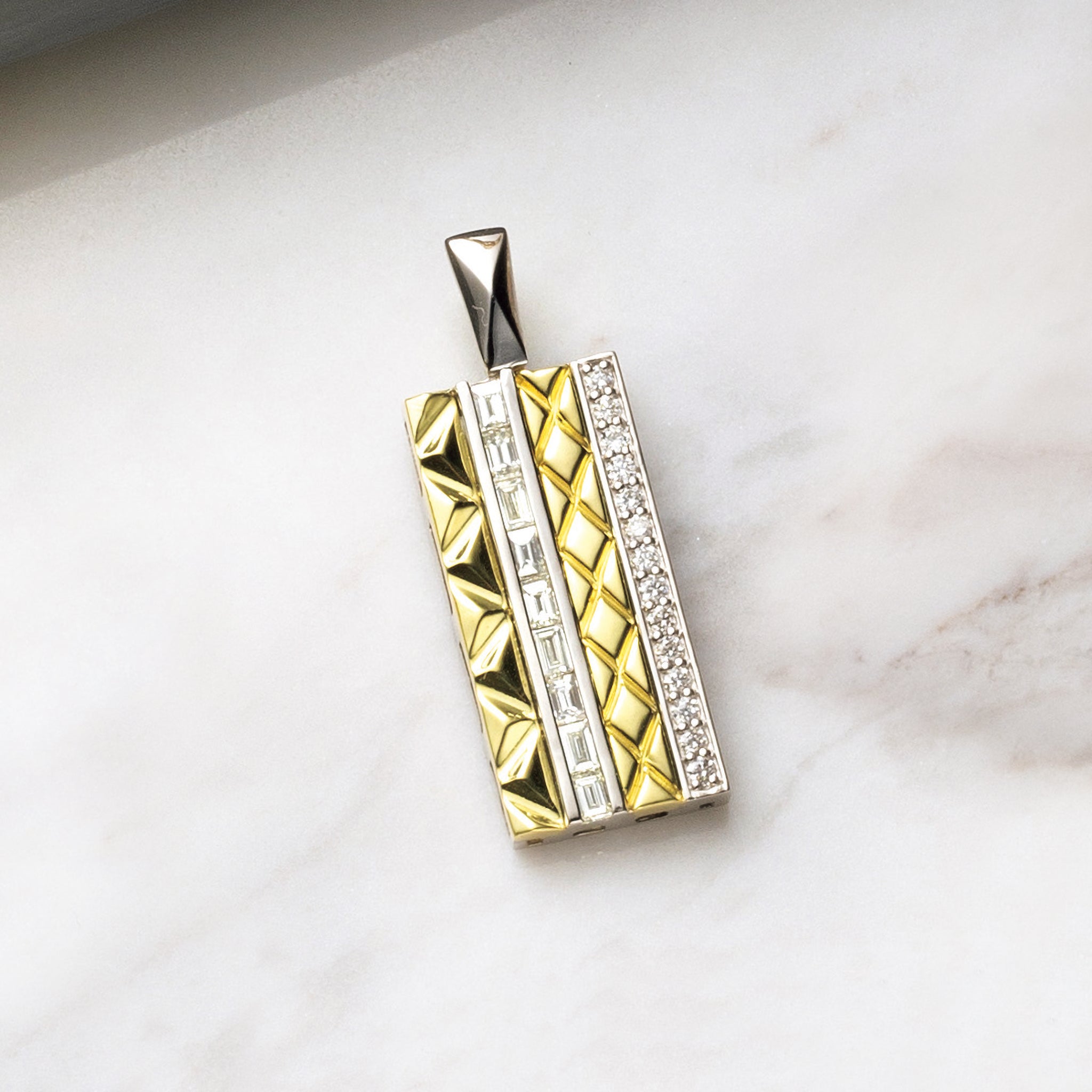 ダイヤモンド K18/プラチナペンダント(コンビカラー/4月誕生石/鑑別書付)《25V03905》