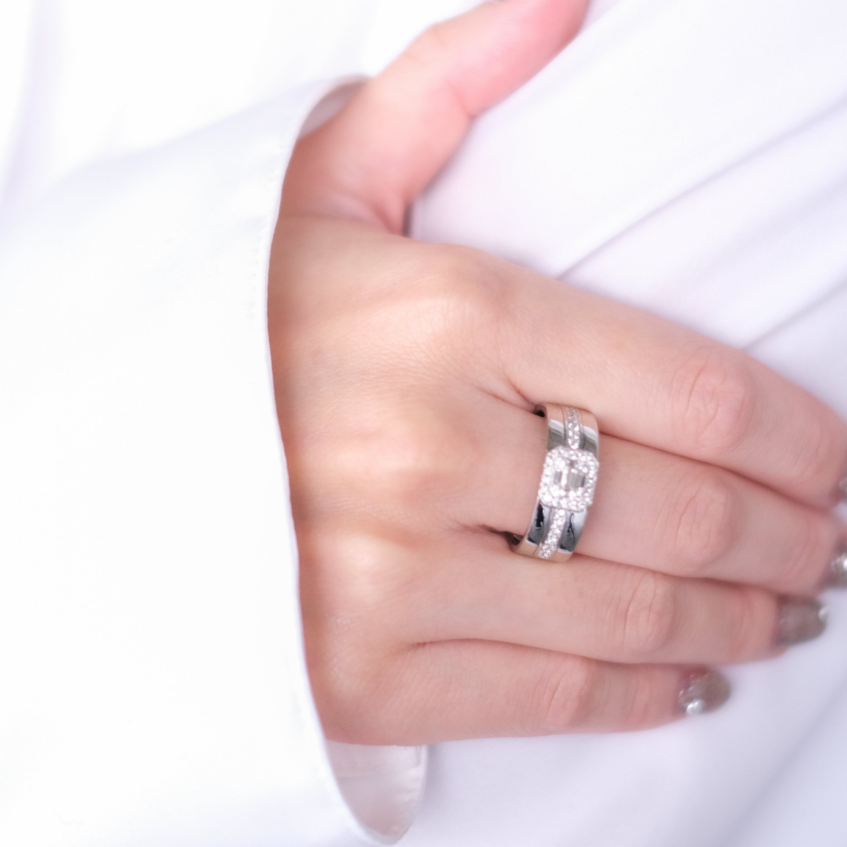 ダイヤモンド プラチナリング(4月誕生石/鑑別書付)《25V03912》