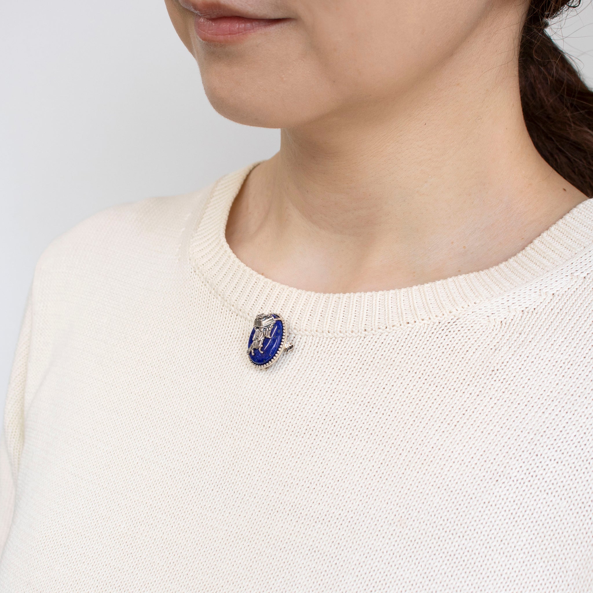 ラピスラズリ シルバーブローチ兼ペンダントトップ(鳥獣戯画/12月誕生石)《25V04801》