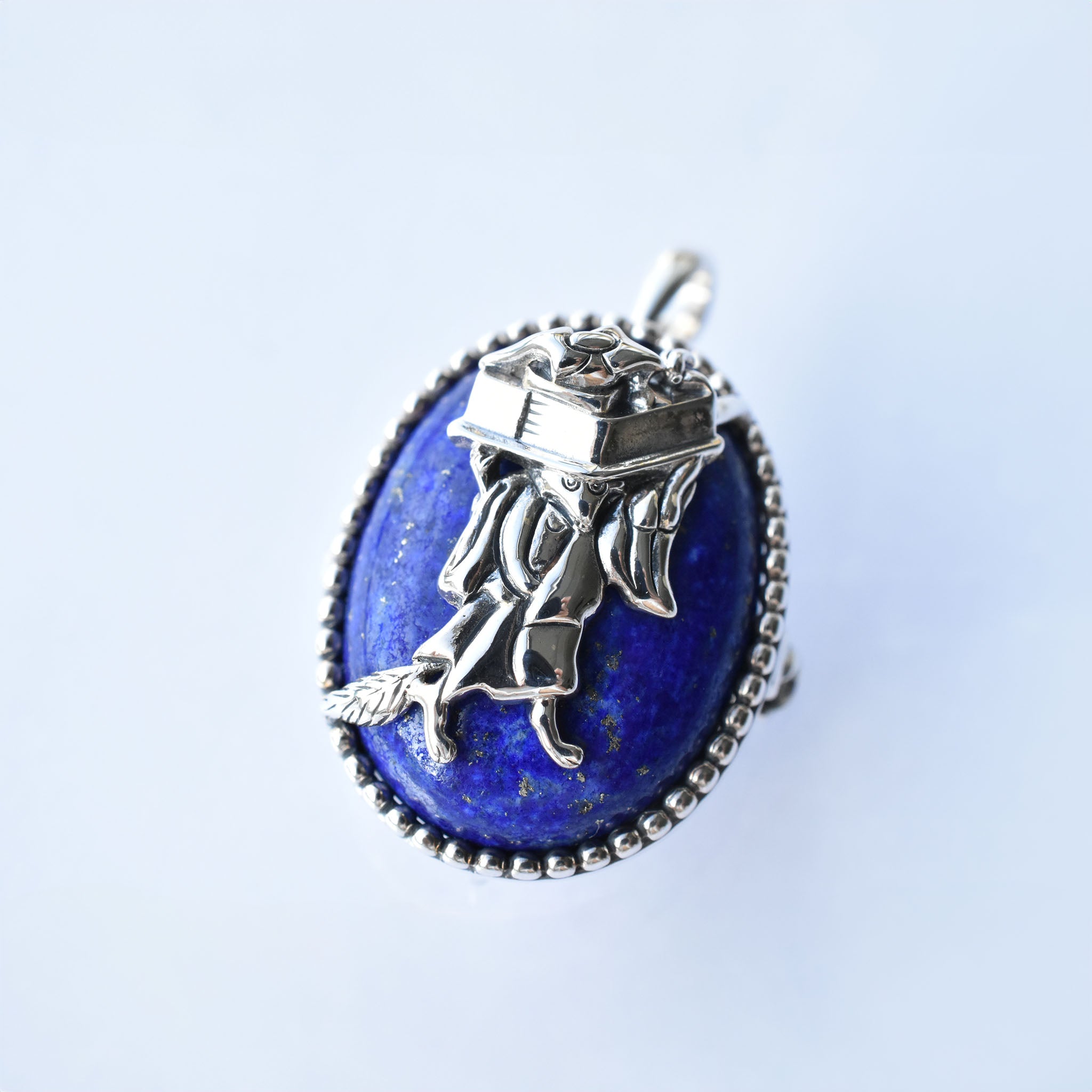 ラピスラズリ シルバーブローチ兼ペンダントトップ(鳥獣戯画/12月誕生石)《25V04801》