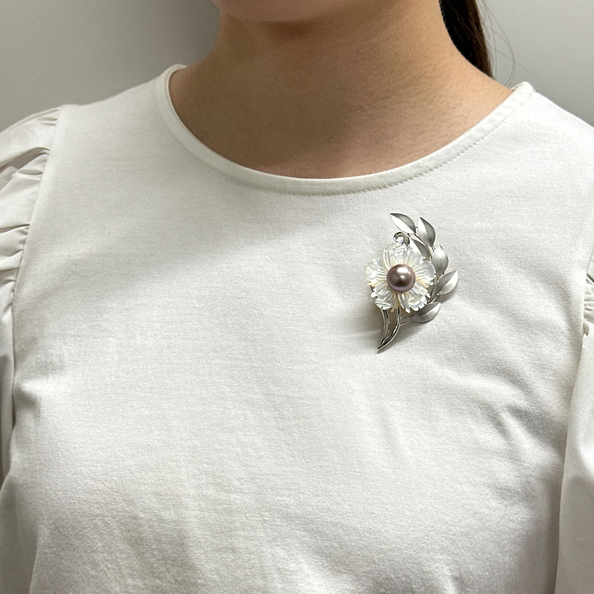 パール/シェル シルバーブローチ兼ペンダントトップ(淡水真珠/12mm/ピンクパープル系/フラワーモチーフ/6月誕生石)《26A00207》