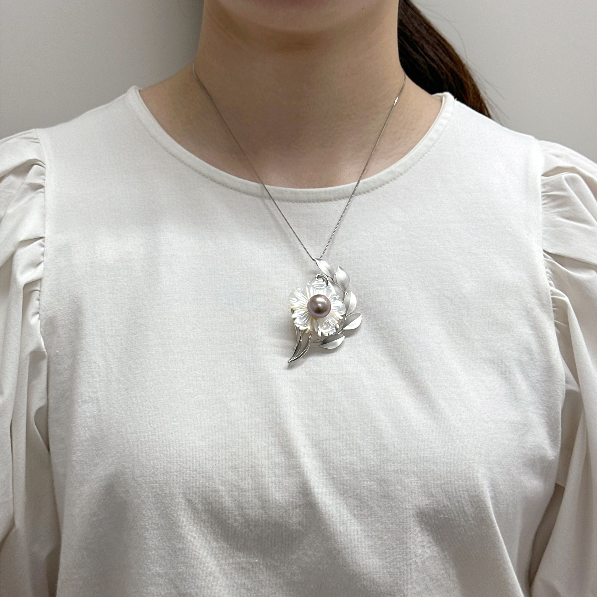 パール/シェル シルバーブローチ兼ペンダントトップ(淡水真珠/12mm/ピンクパープル系/フラワーモチーフ/6月誕生石)《26A00207》
