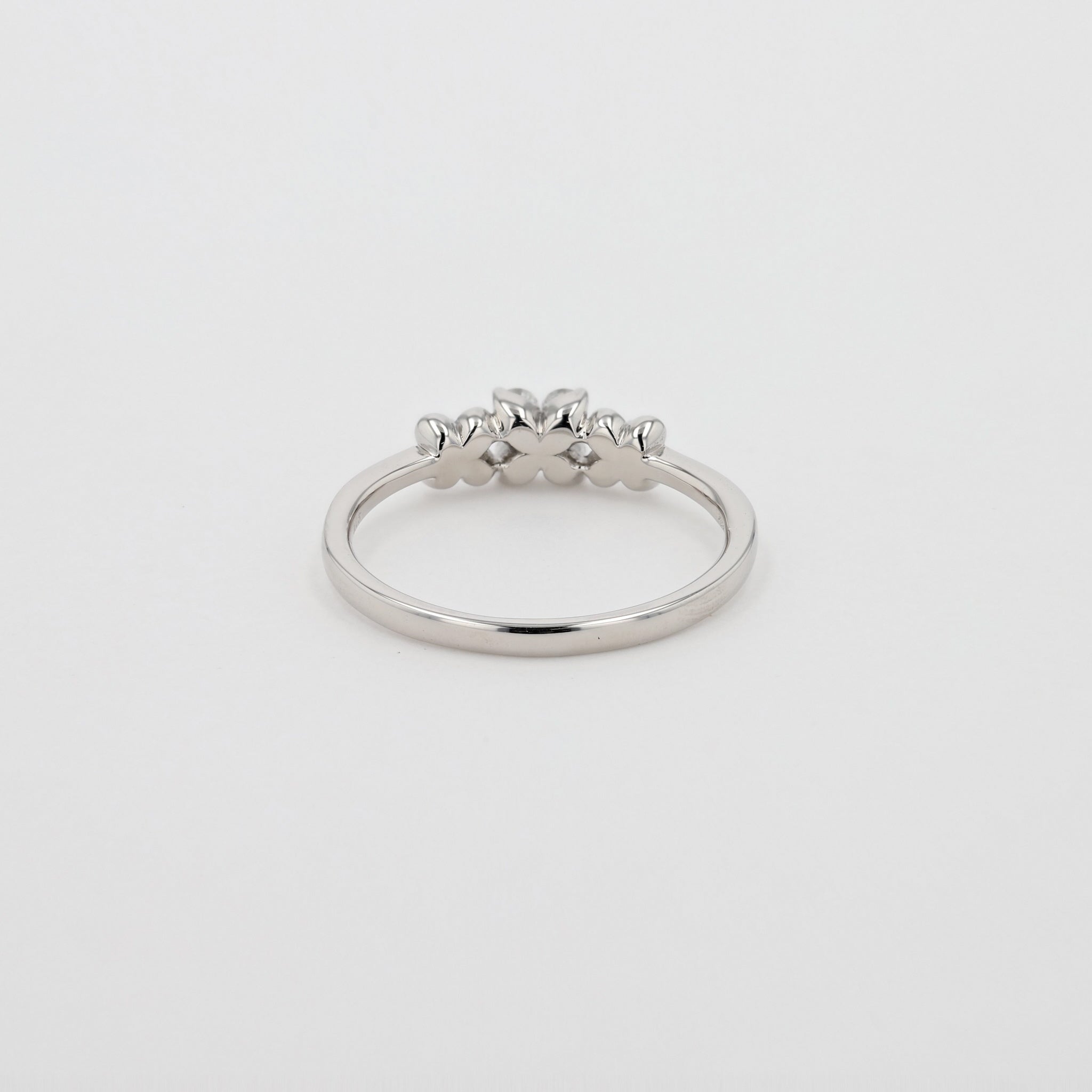 ダイヤモンド プラチナリング(クローバーモチーフ/4月誕生石)《26A00301》