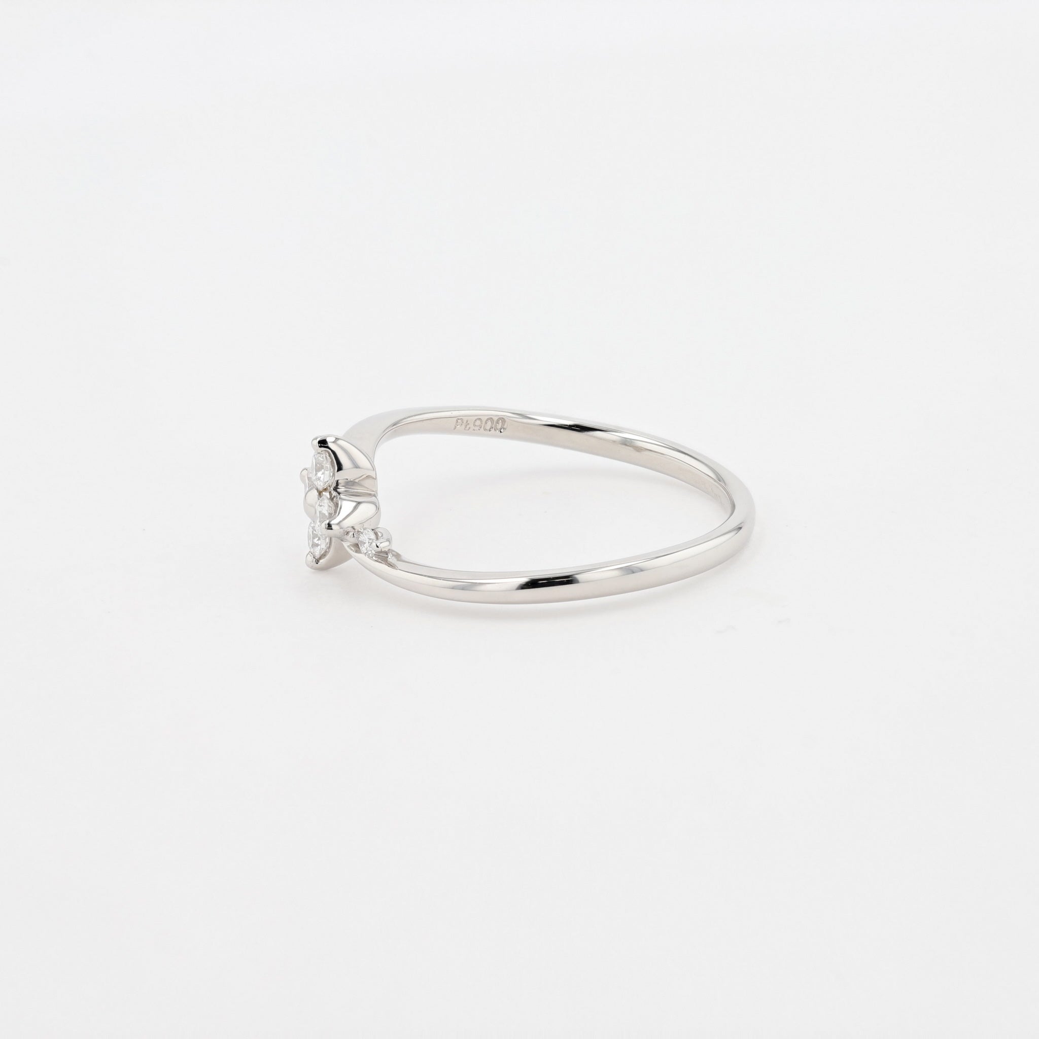 ダイヤモンド プラチナリング(クローバーモチーフ/4月誕生石)《26A00304》