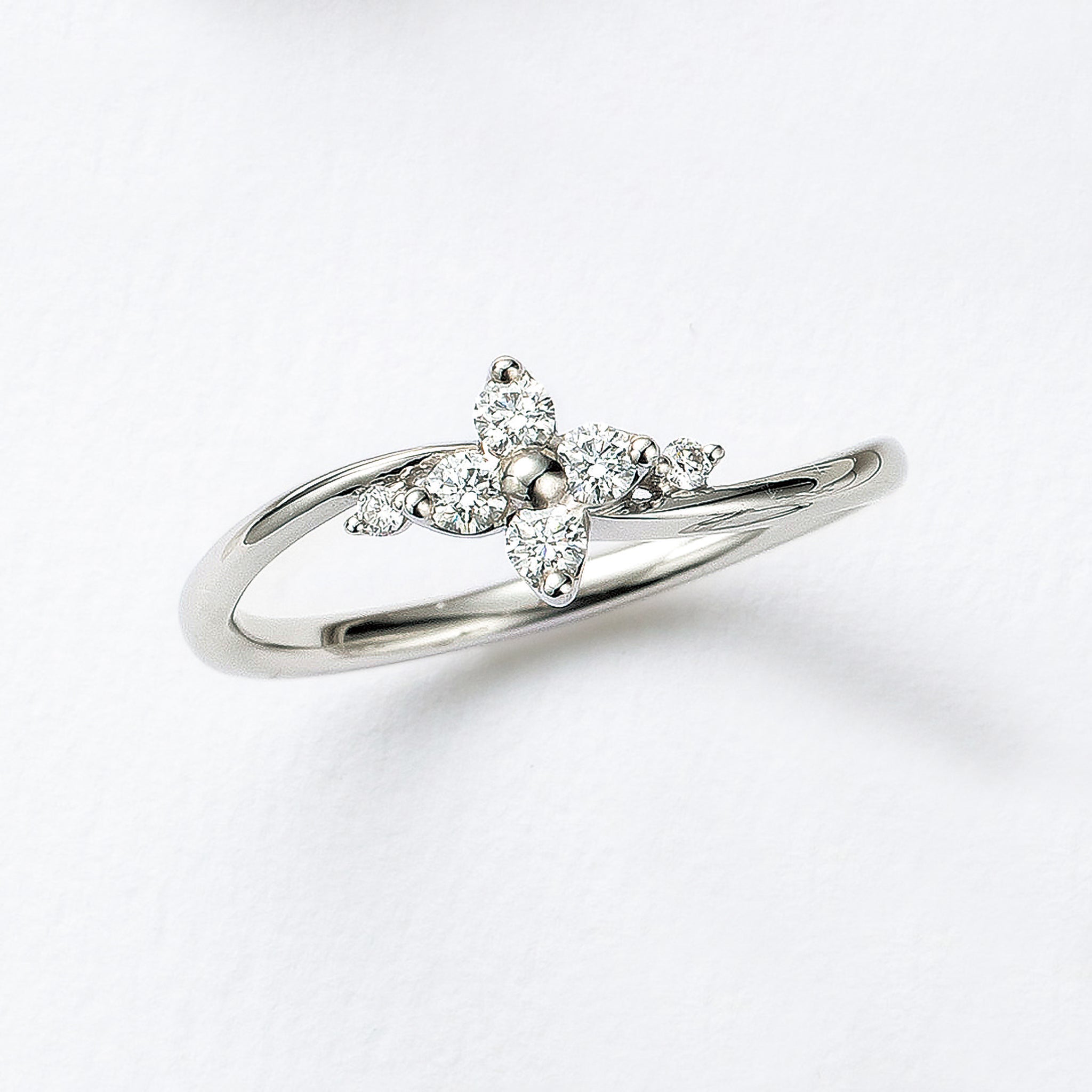 ダイヤモンド プラチナリング(クローバーモチーフ/4月誕生石)《26A00304》