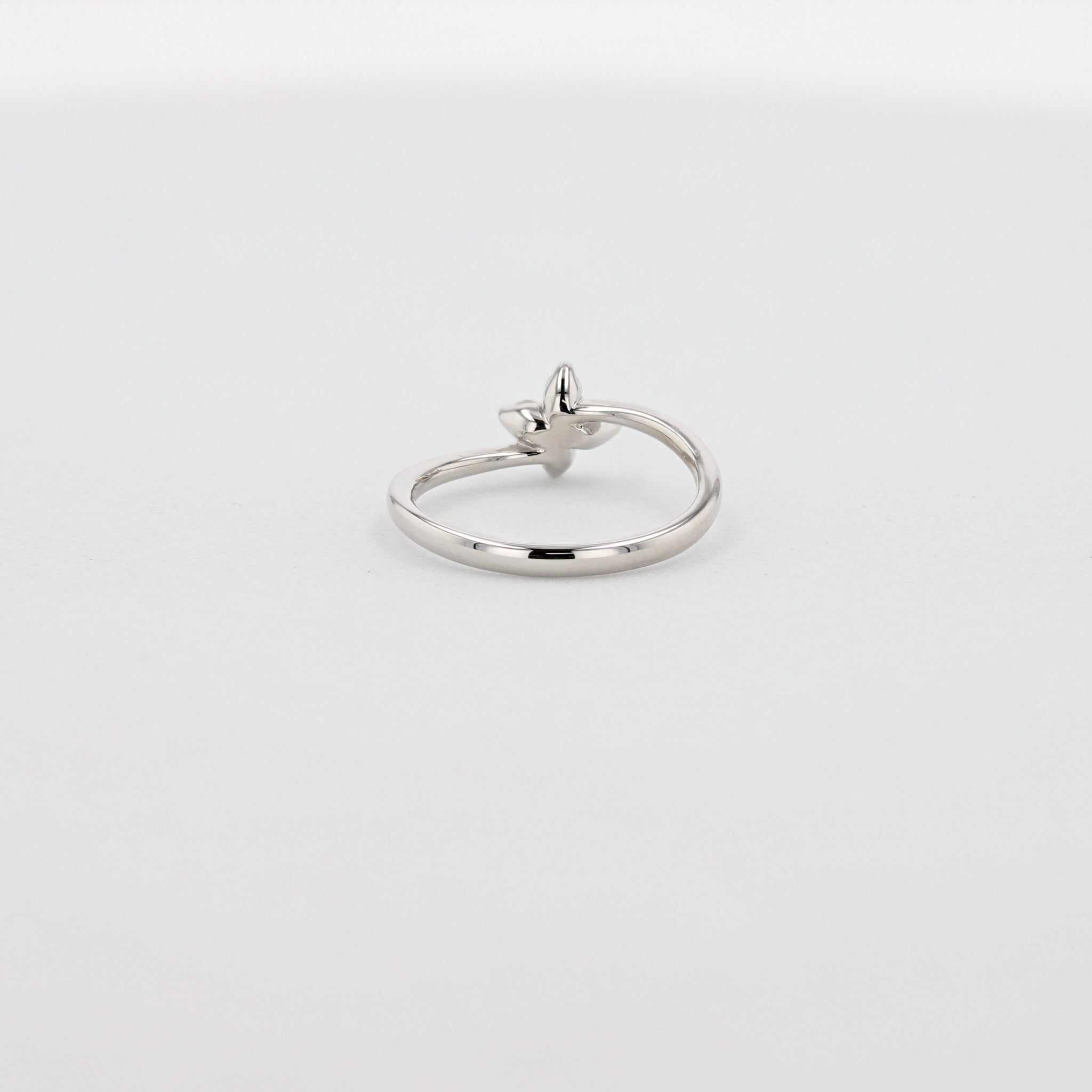 ダイヤモンド プラチナリング(クローバーモチーフ/ピンキー/4月誕生石)《26A00305》