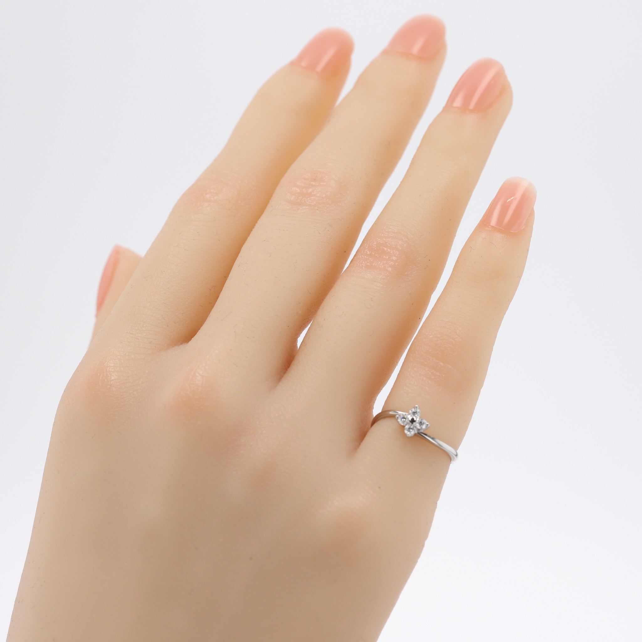 ダイヤモンド プラチナリング(クローバーモチーフ/ピンキー/4月誕生石)《26A00305》