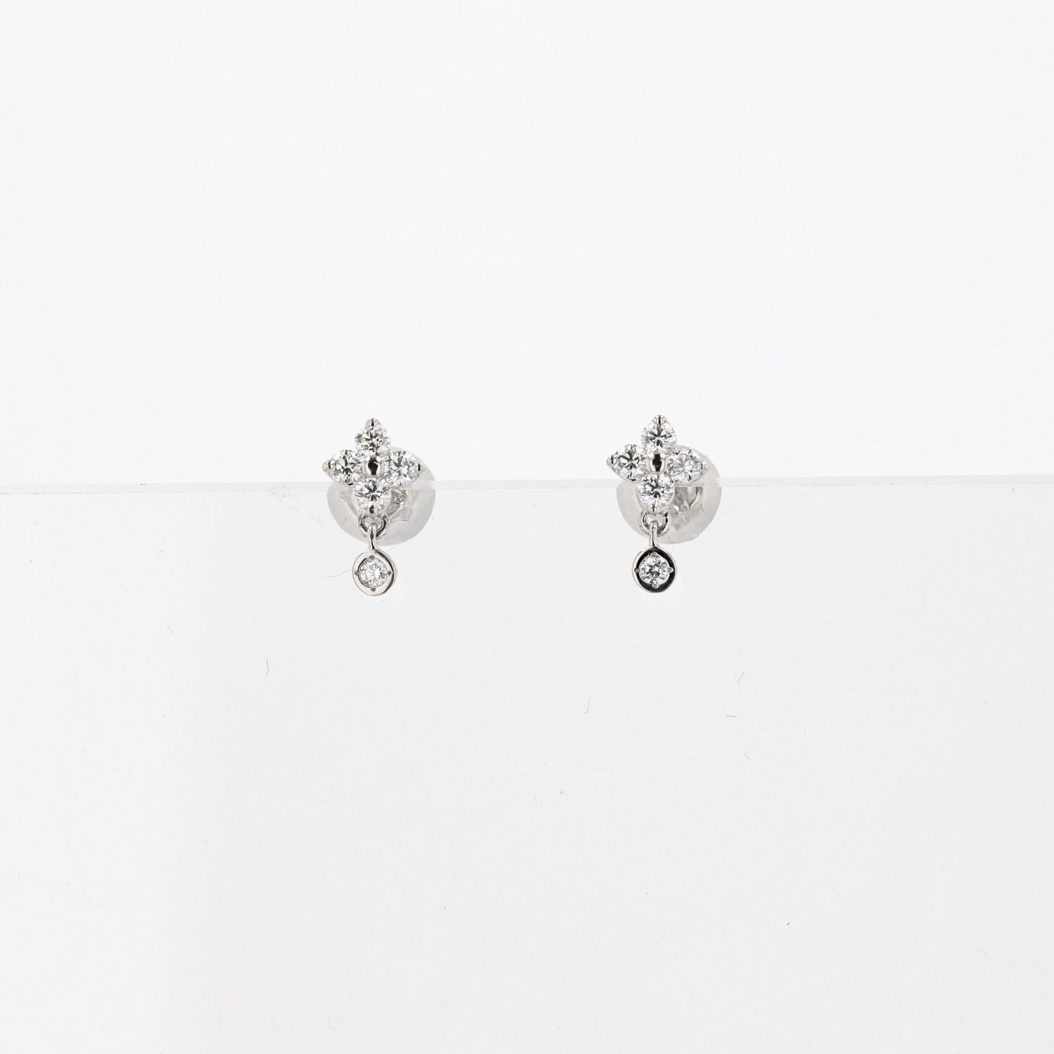 ダイヤモンド プラチナピアス(クローバーモチーフ/4月誕生石)《26A00306》