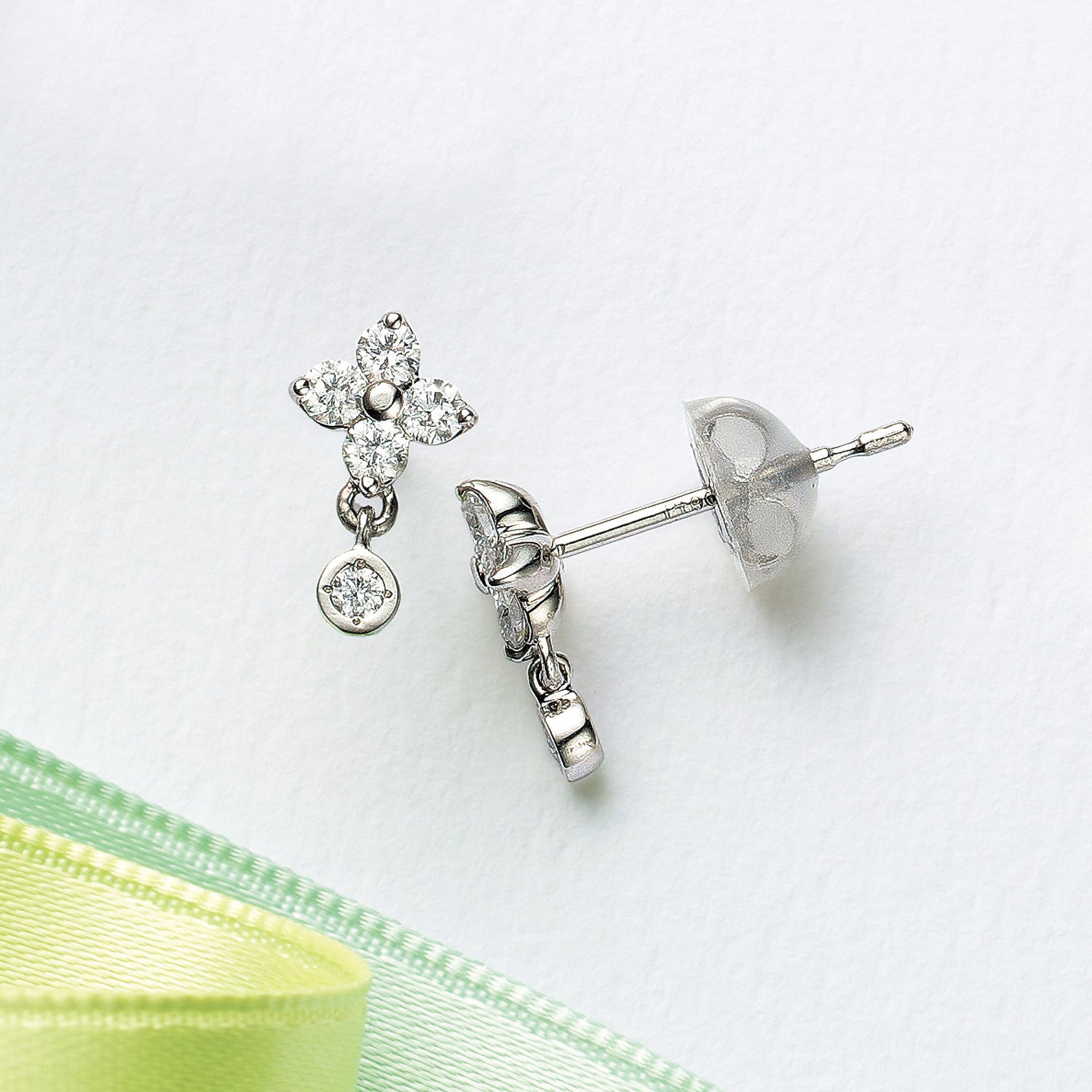 ダイヤモンド プラチナピアス(クローバーモチーフ/4月誕生石)《26A00306》