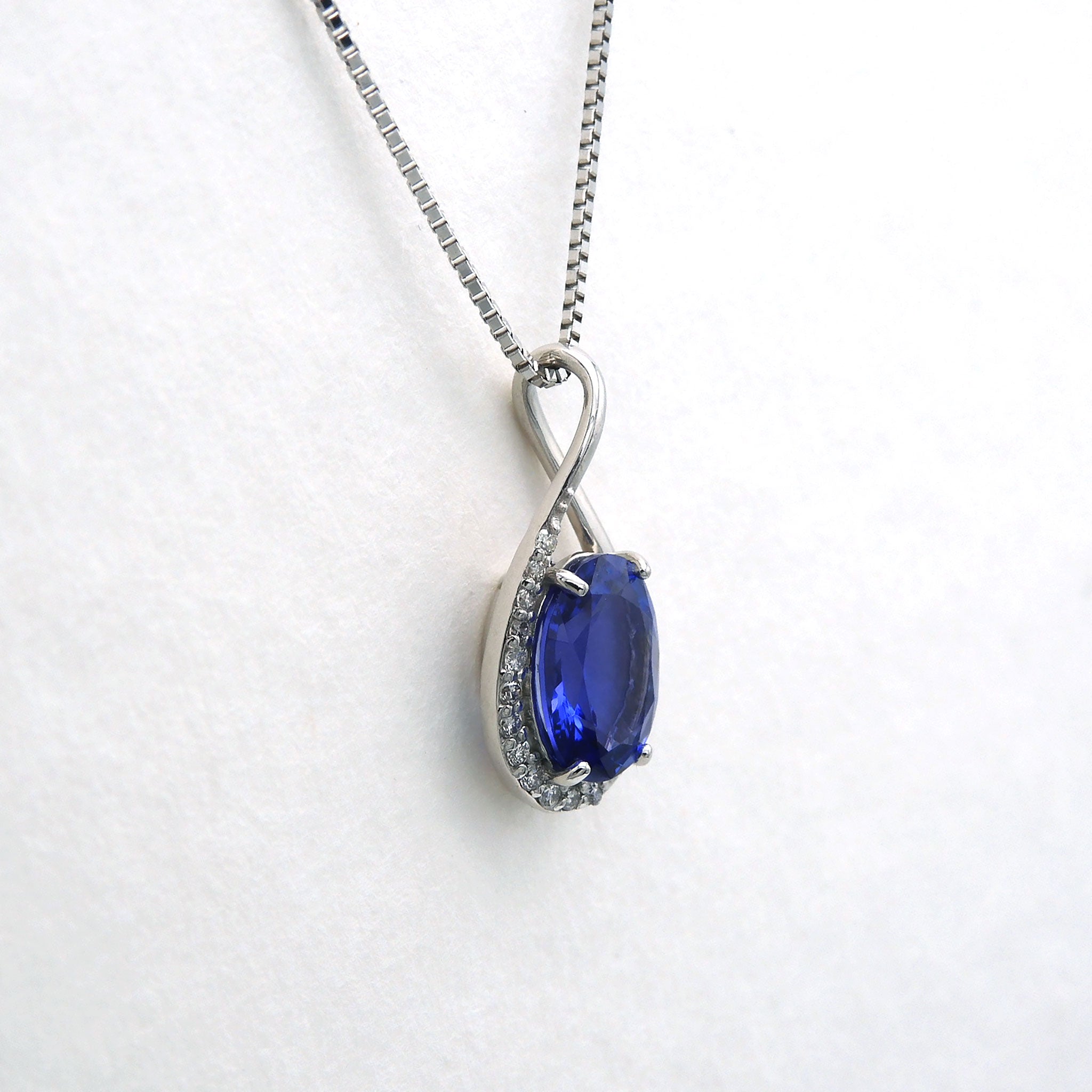 タンザナイト/ダイヤモンド プラチナネックレス(1.80カラット/12月誕生石)《26A00601》