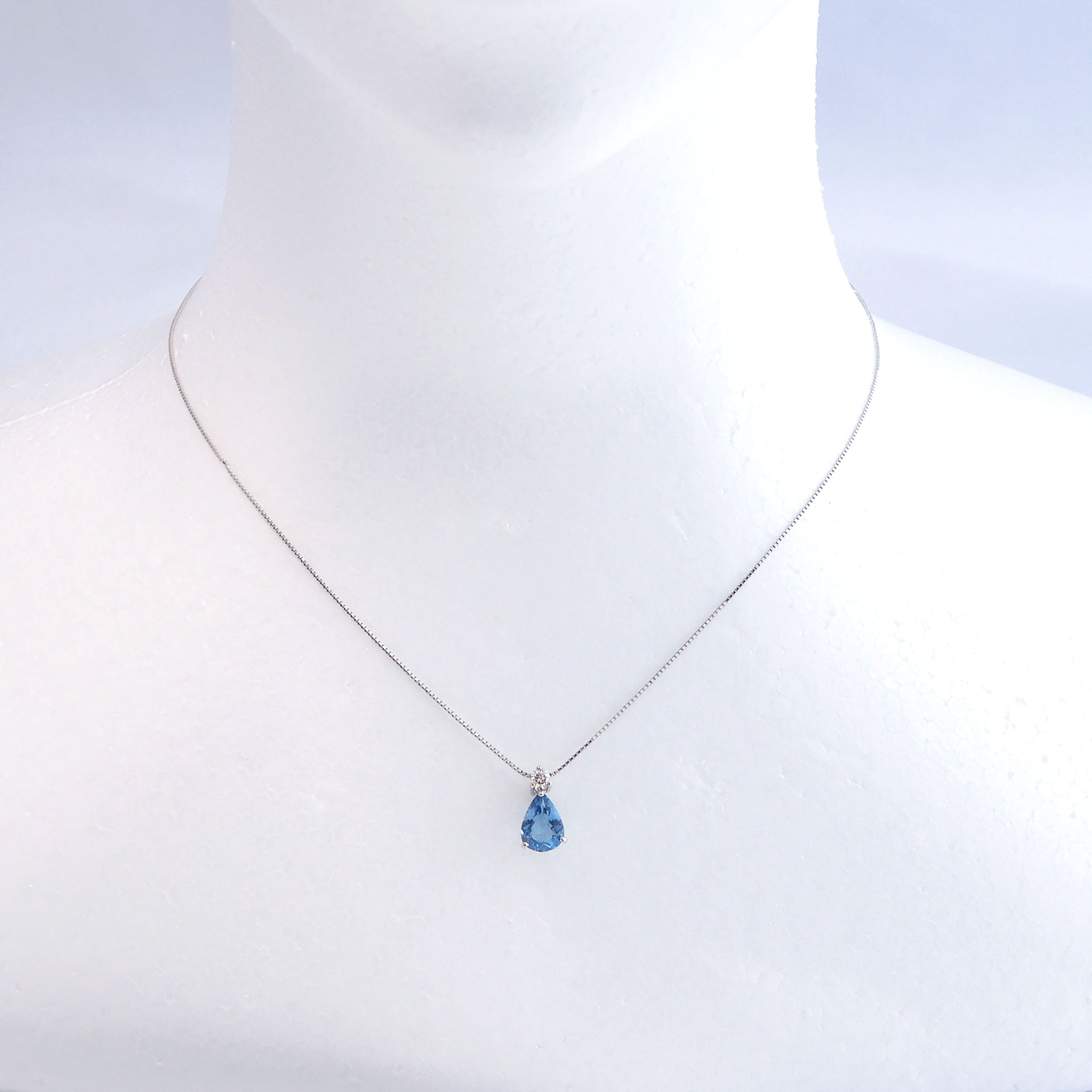 アクアマリン/ダイヤモンド プラチナネックレス(0.7カラット/サンタマリアカラー/ペアシェイプ/3月誕生石/鑑別書付)《26A00706》