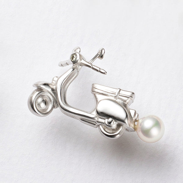 海外で買い集めたブローチ シルバー キラキラ パール メッシュショルダーケース パール シルバーブローチ(アコヤ真珠/スクーターモチーフ/6月誕生石