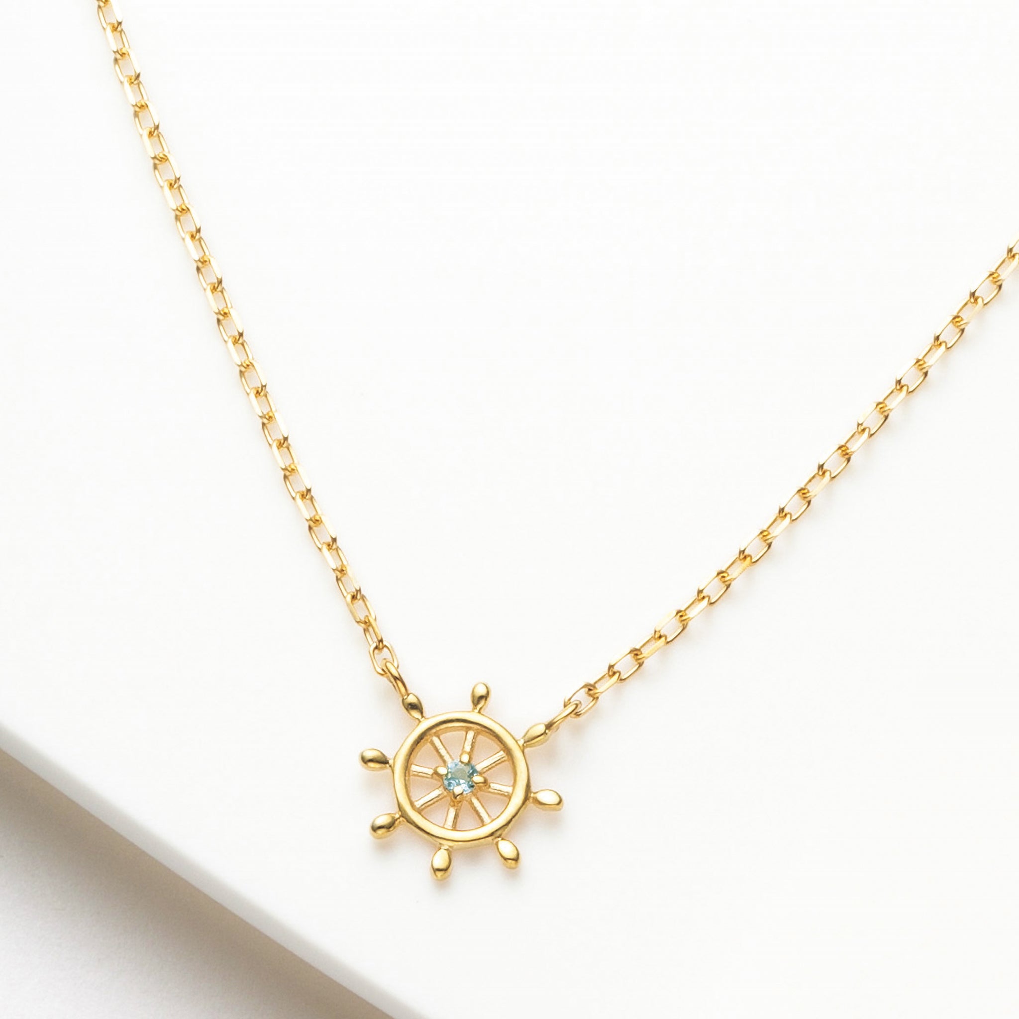 アクアマリン K10ネックレス(舵輪モチーフ/3月誕生石)《26A01203》