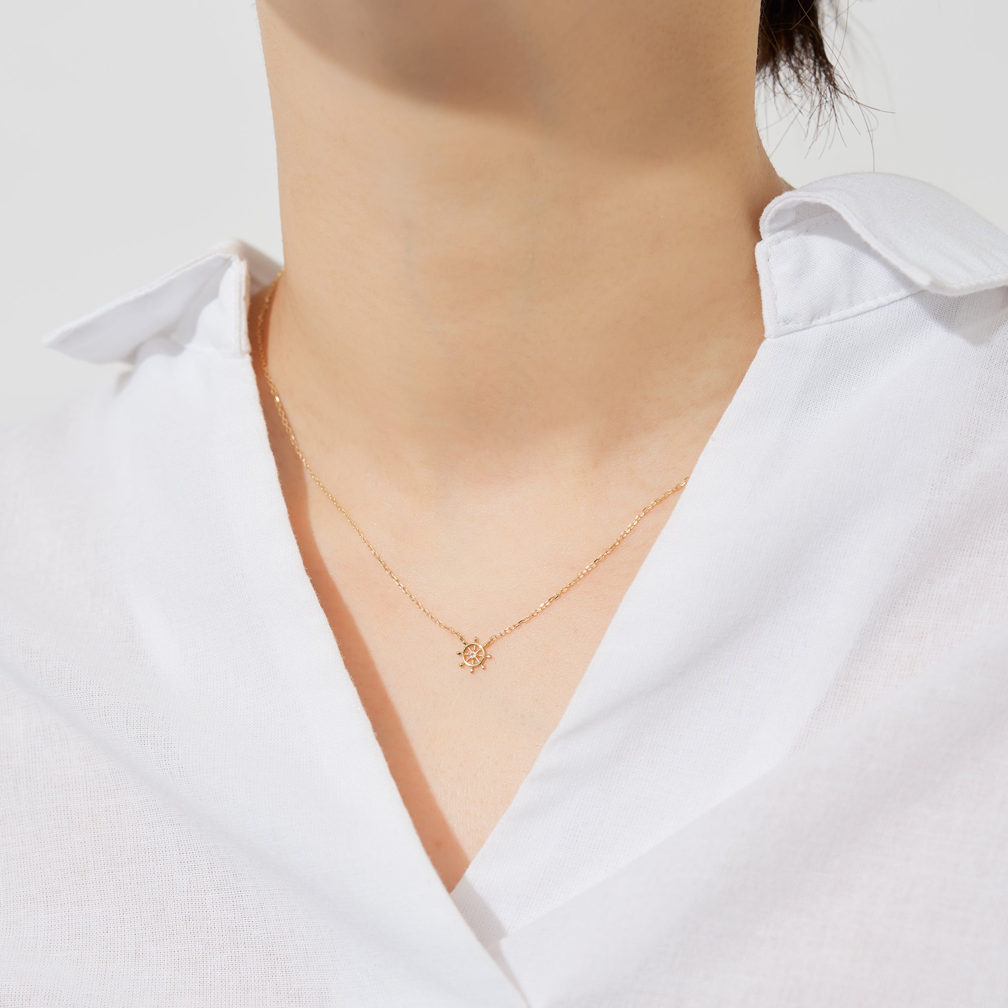 アクアマリン K10ネックレス(舵輪モチーフ/3月誕生石)《26A01203》