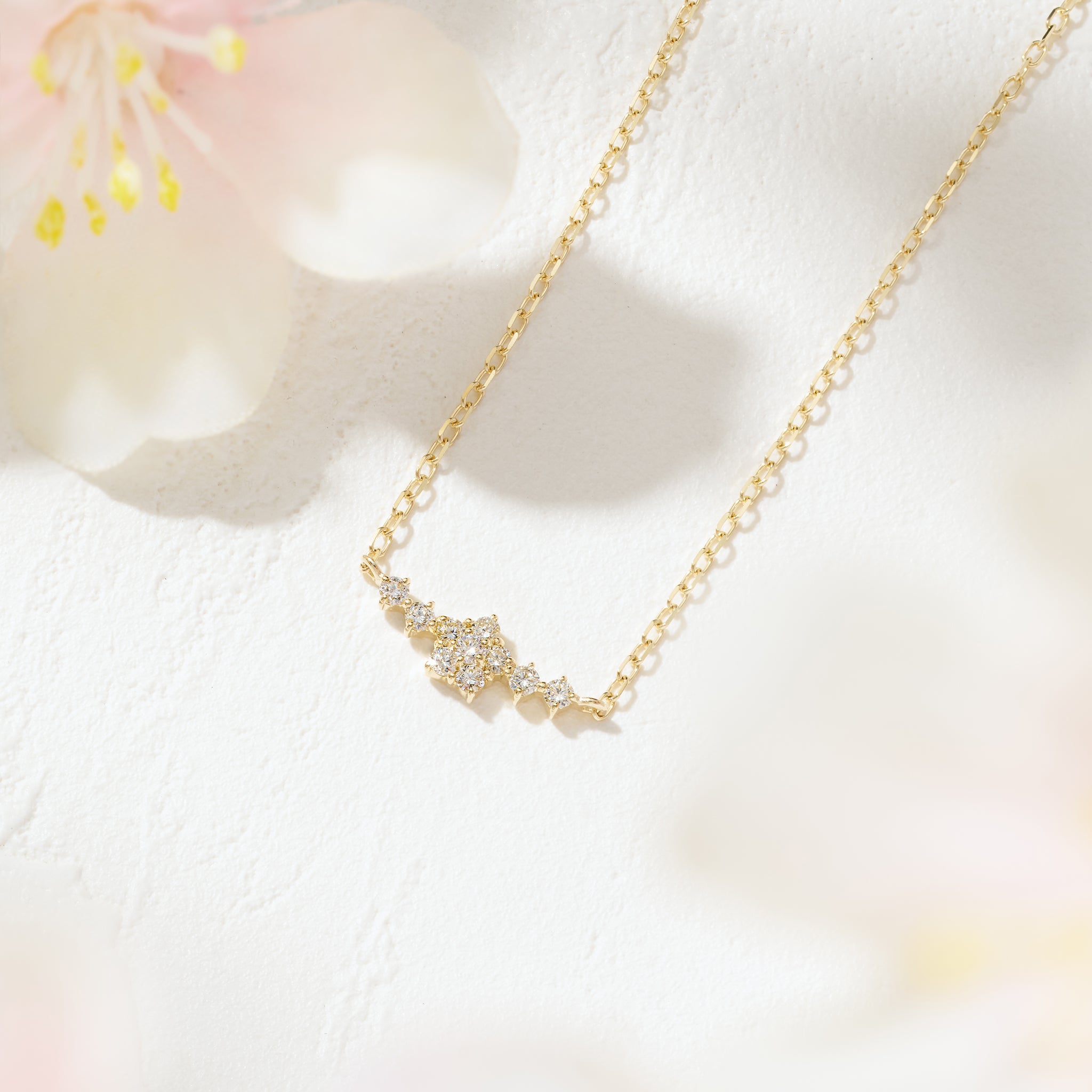 ダイヤモンド K10ネックレス(フラワーモチーフ/4月誕生石)《26A01302》