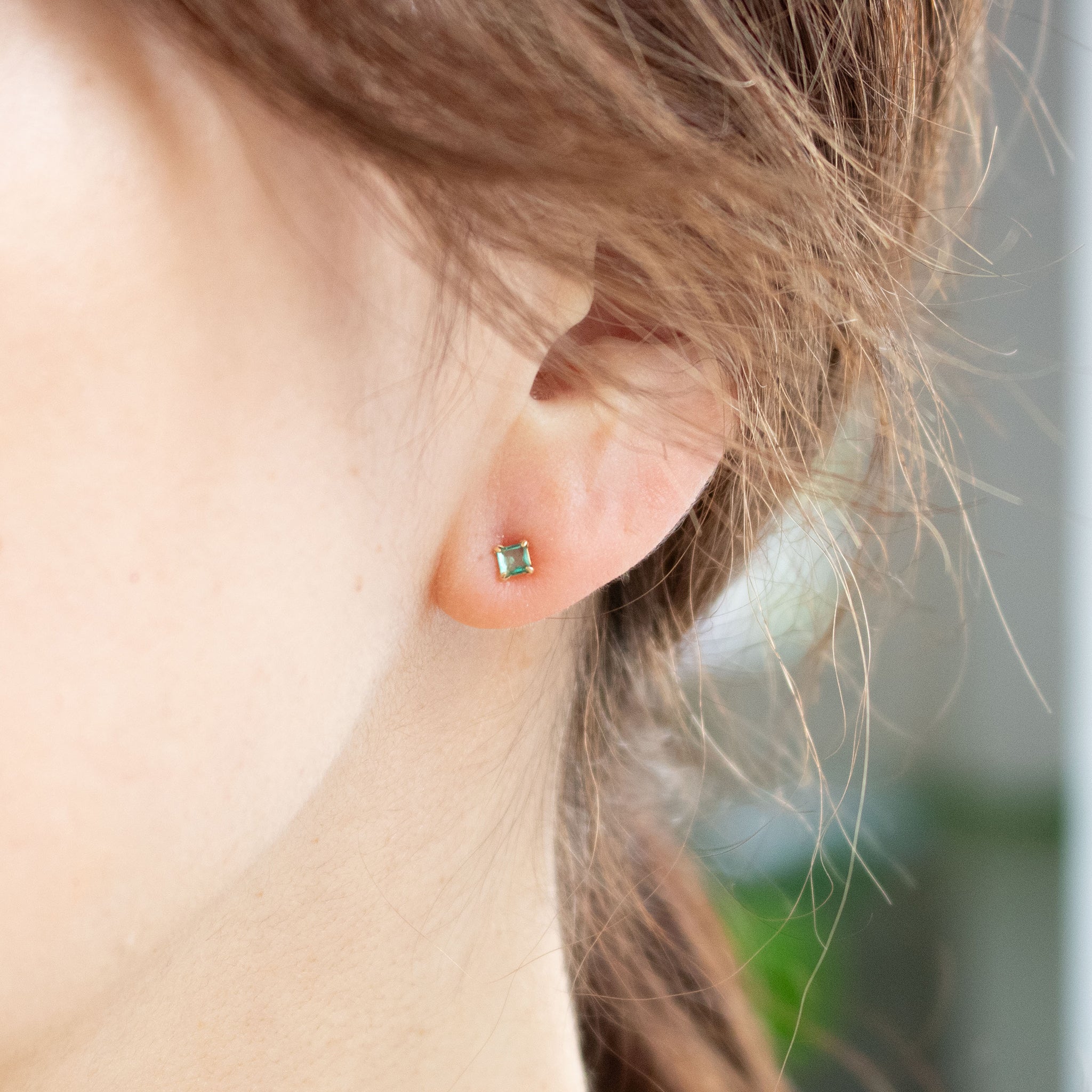 エメラルド K18ピアス(スクエアカット/5月誕生石)《26A01307》