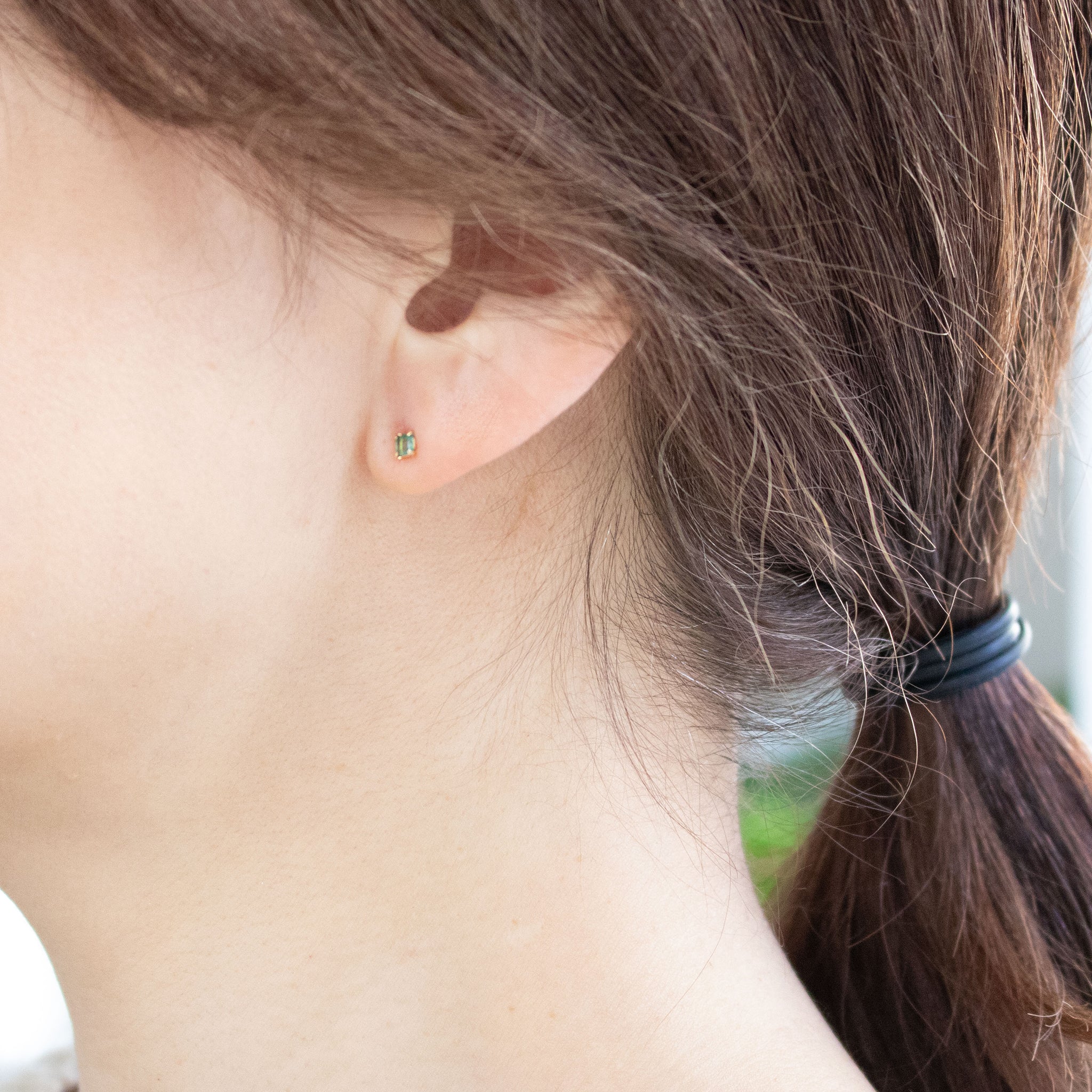 エメラルド K18ピアス(スクエアカット/5月誕生石)《26A01307》