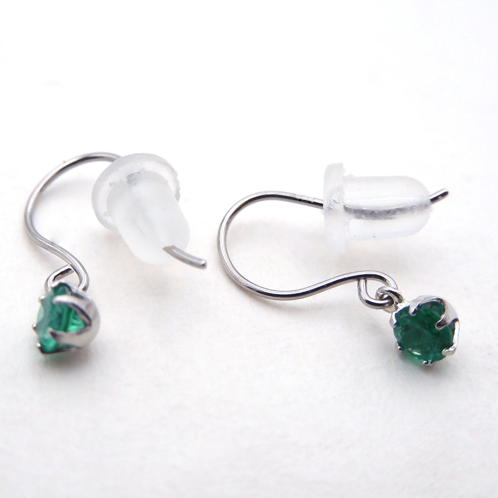 エメラルド プラチナピアス(5月誕生石)《26A01310》