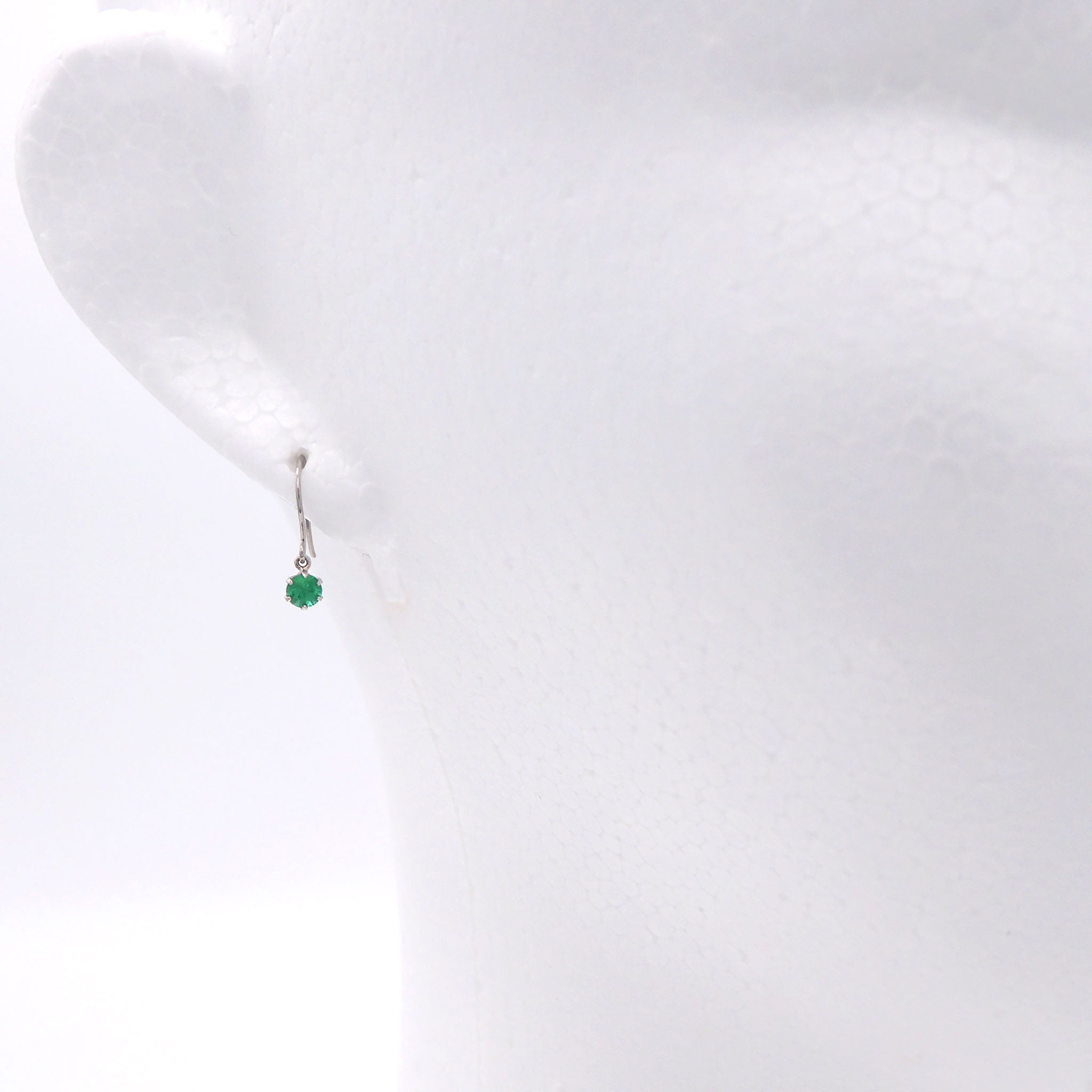 エメラルド プラチナピアス(5月誕生石)《26A01310》