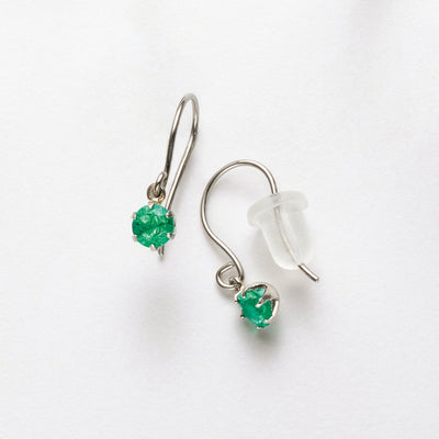 エメラルド プラチナピアス(5月誕生石)《26A01310》