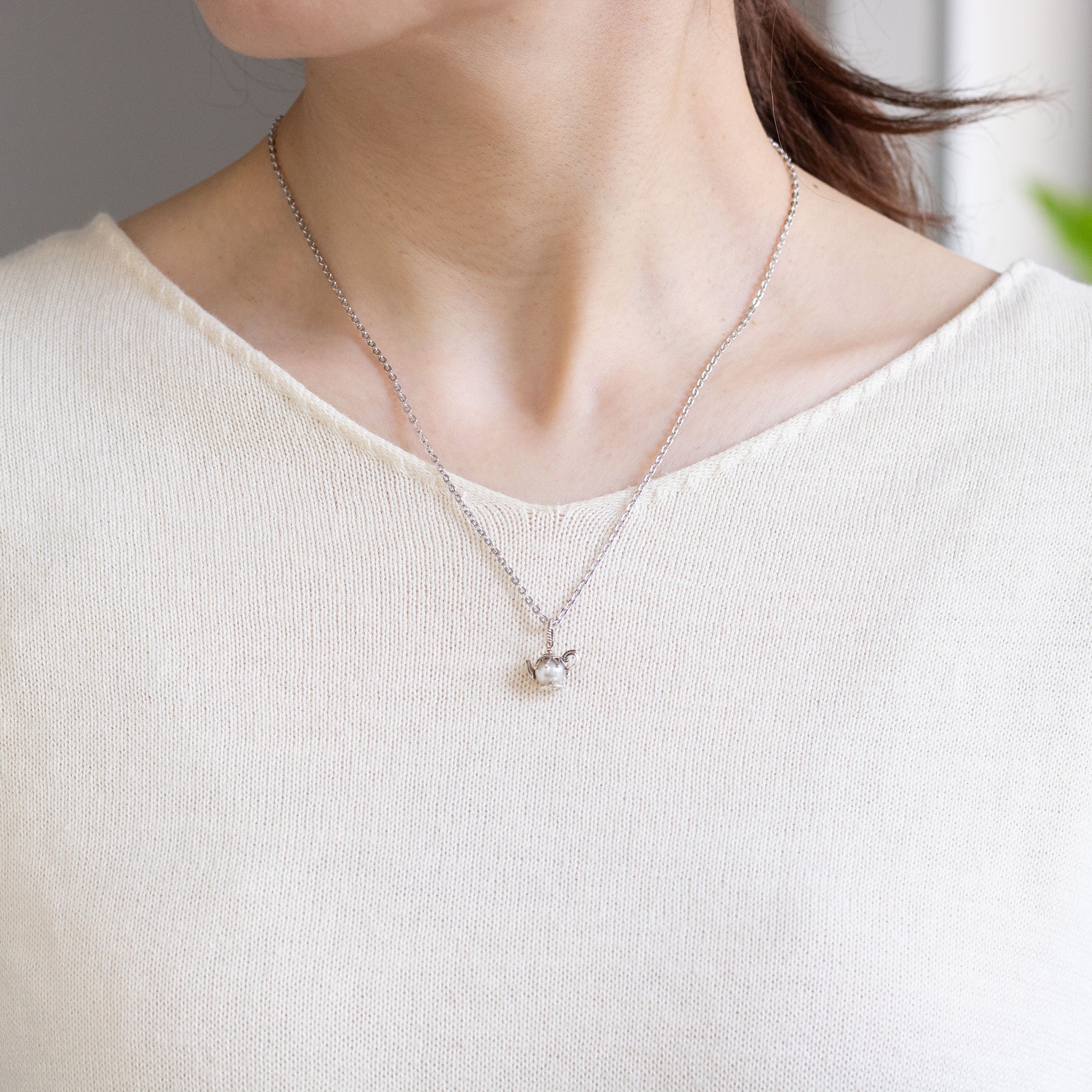 パール シルバーネックレス(淡水真珠/ティーポットモチーフ)《26A01402》