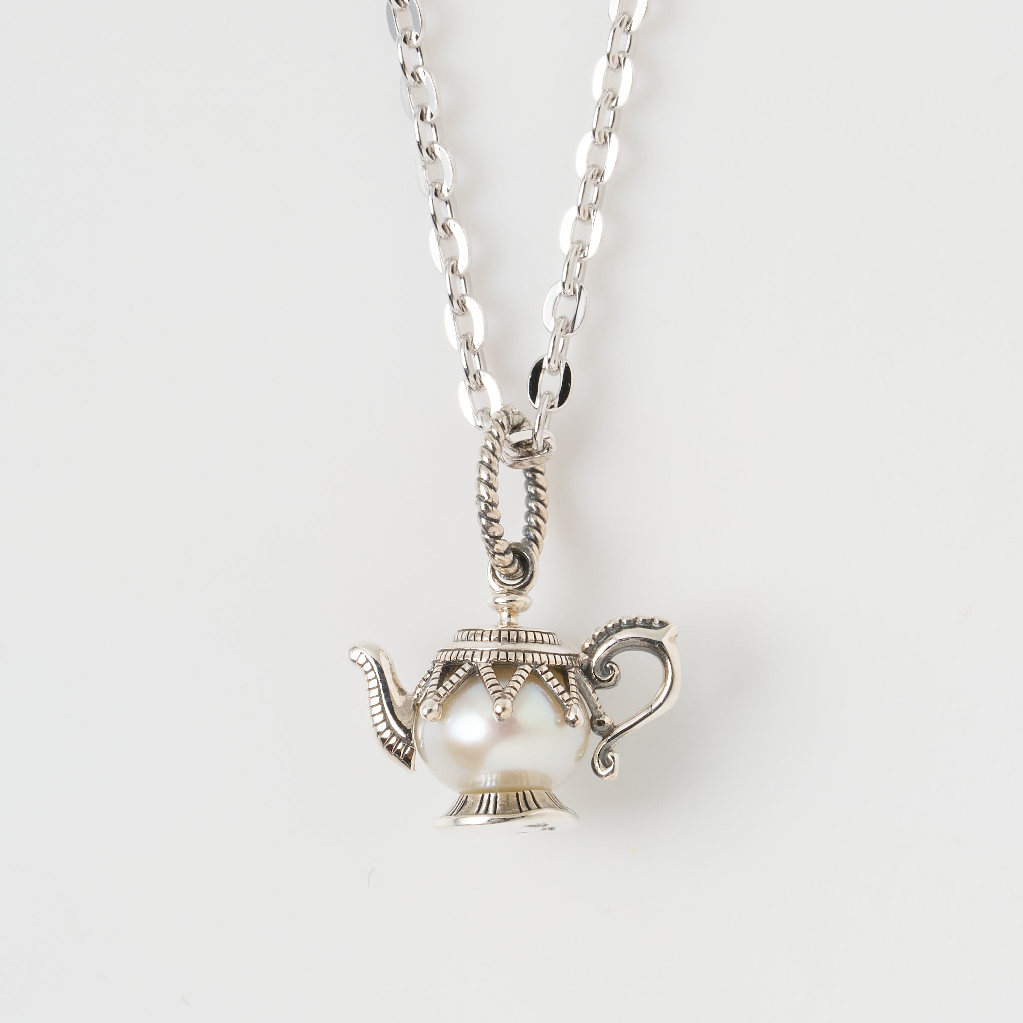 パール シルバーネックレス(淡水真珠/ティーポットモチーフ)《26A01402》