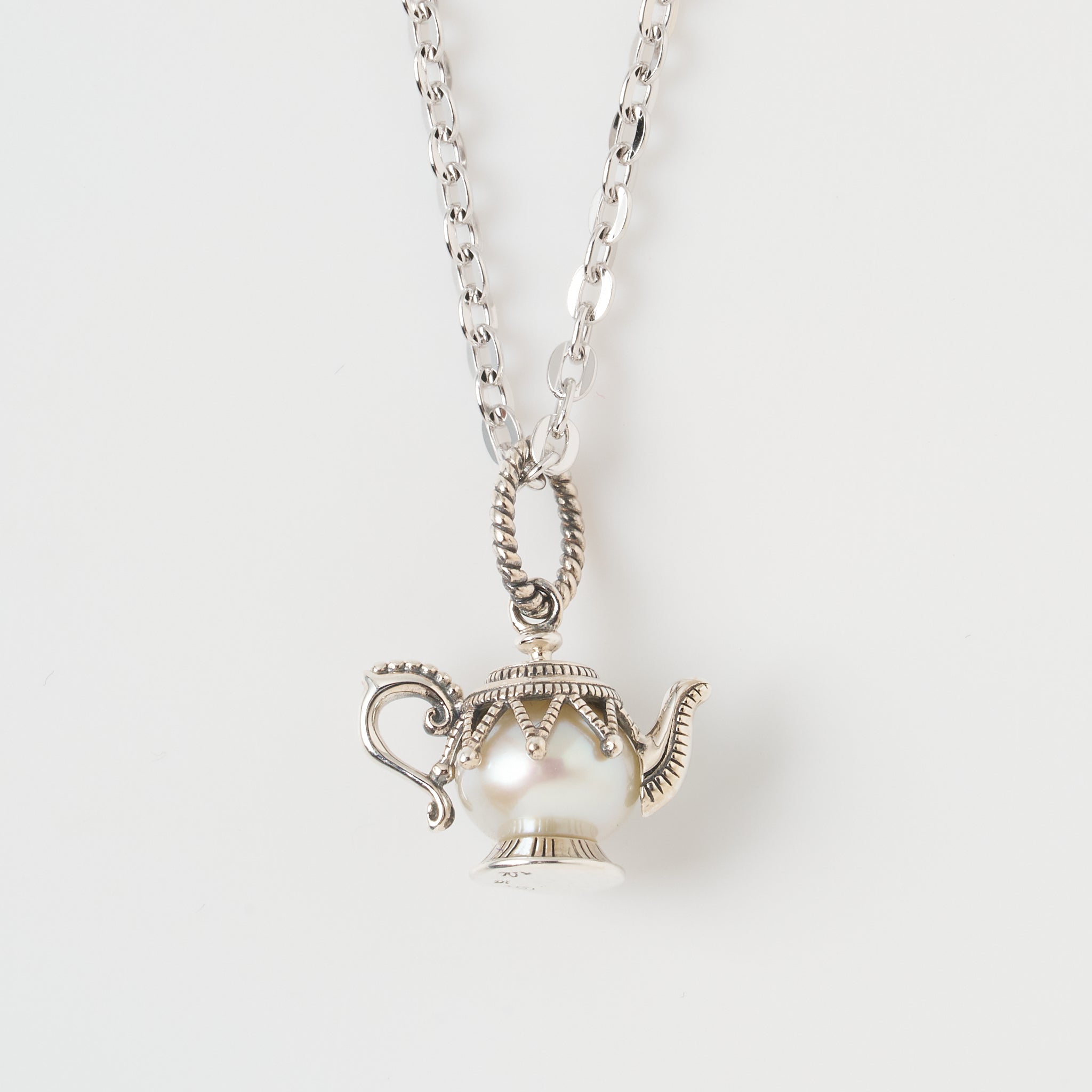 パール シルバーネックレス(淡水真珠/ティーポットモチーフ)《26A01402》