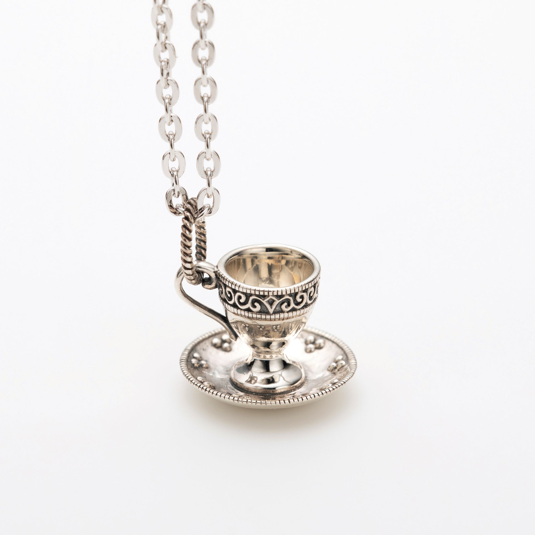 シルバーネックレス(ティーカップ＆ソーサーモチーフ)《26A01403》