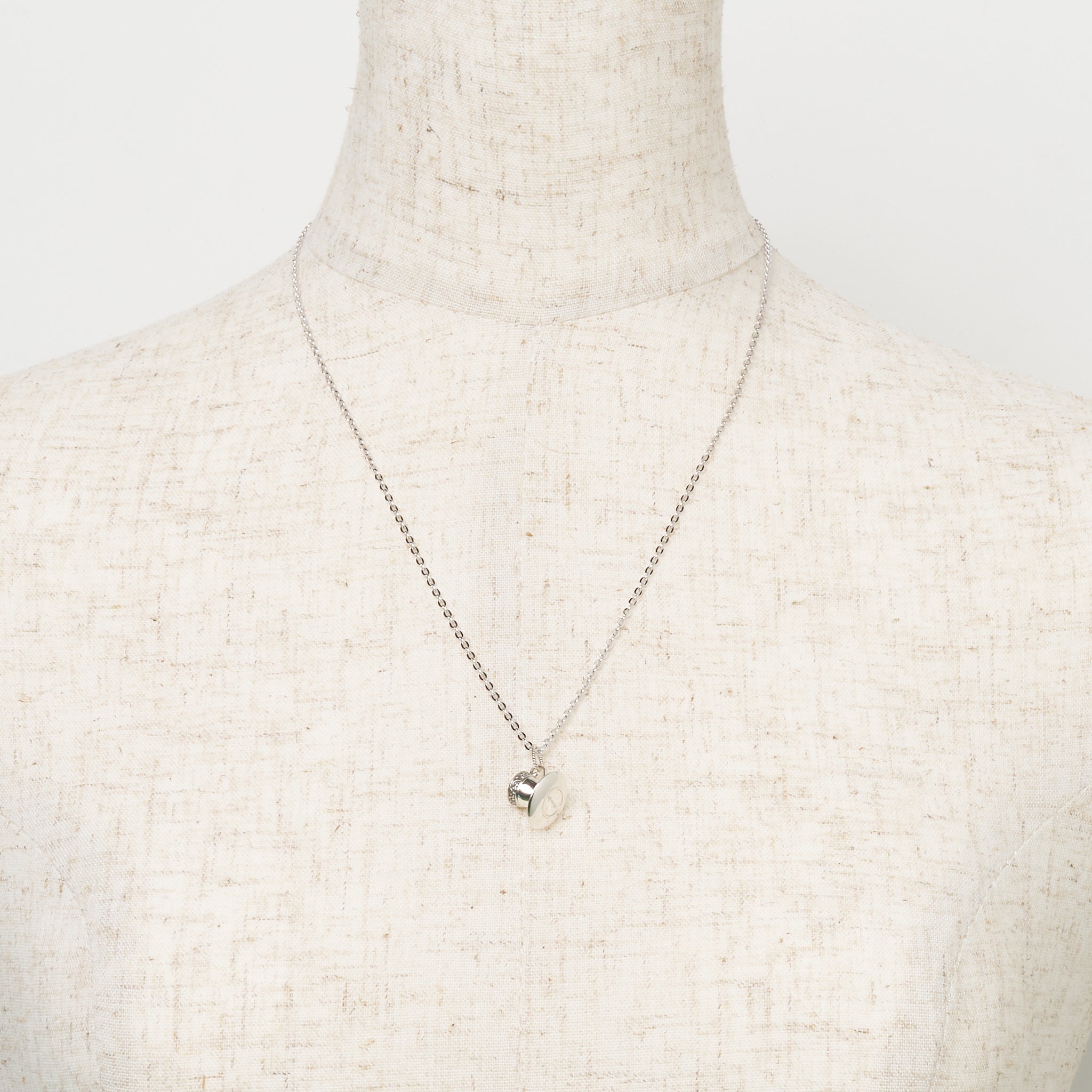 シルバーネックレス(ティーカップ＆ソーサーモチーフ)《26A01403》