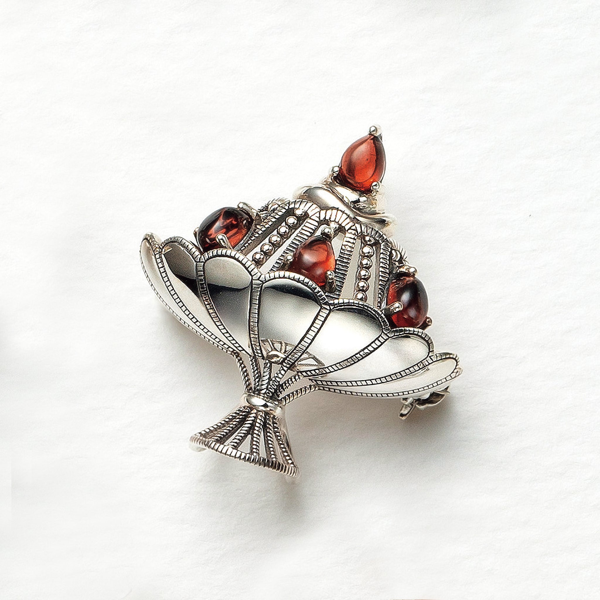 ガーネット シルバーブローチ兼ペンダントトップ(ケーキモチーフ/1月