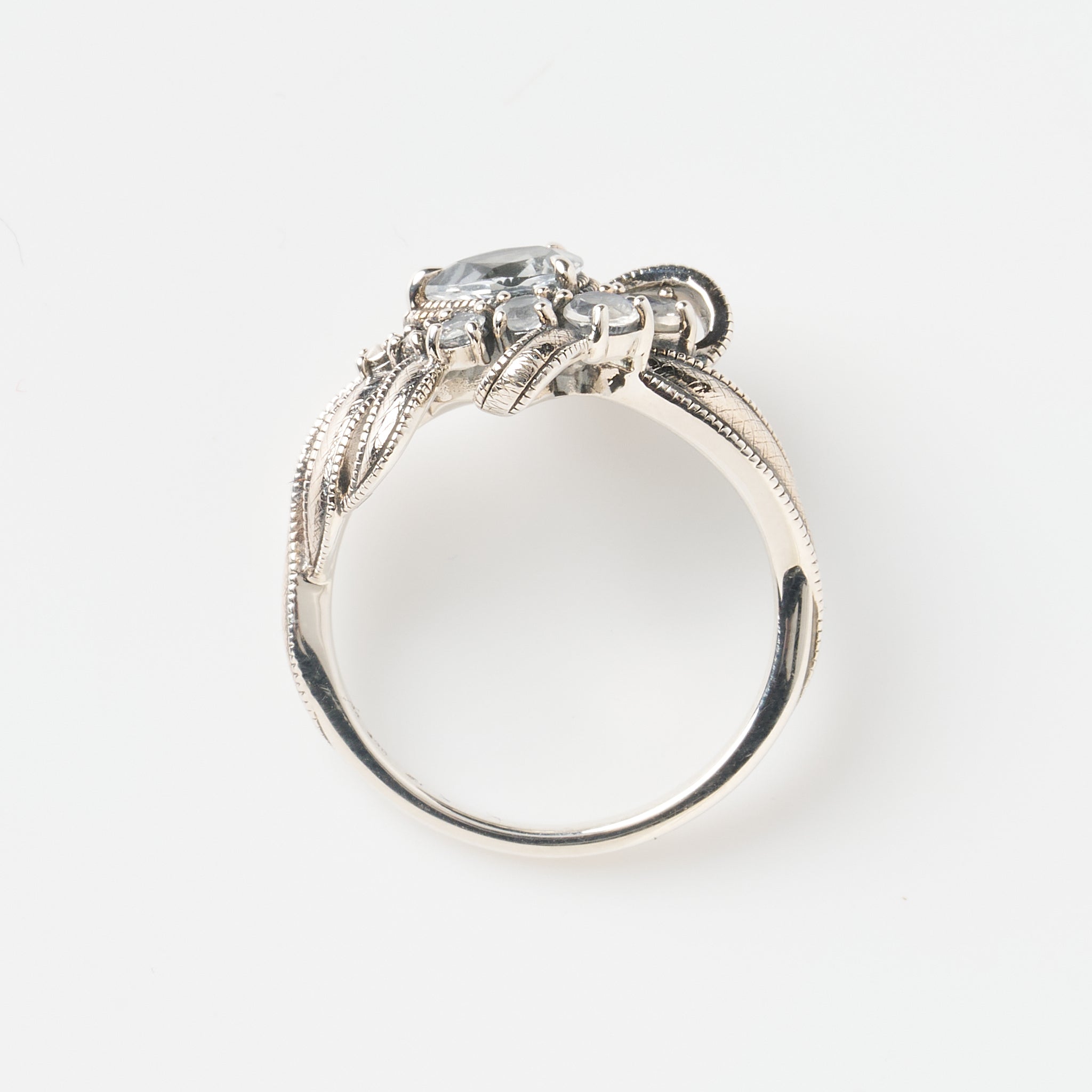 ホワイトトパーズ/ラブラドライト シルバーリング(リボンモチーフ)《26A01407》