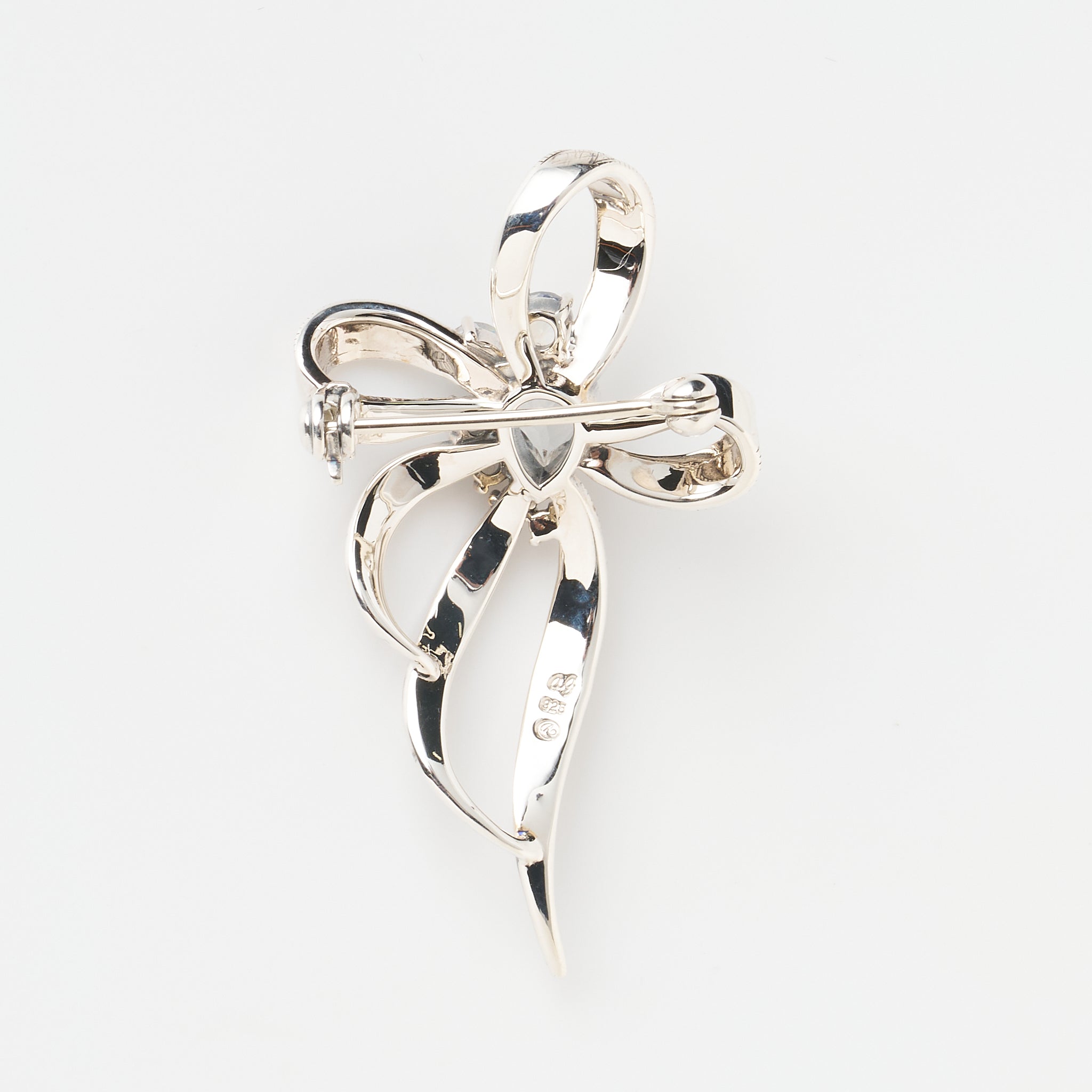 ホワイトトパーズ/ラブラドライト シルバーブローチ兼ペンダントトップ(リボンモチーフ)《26A01408》