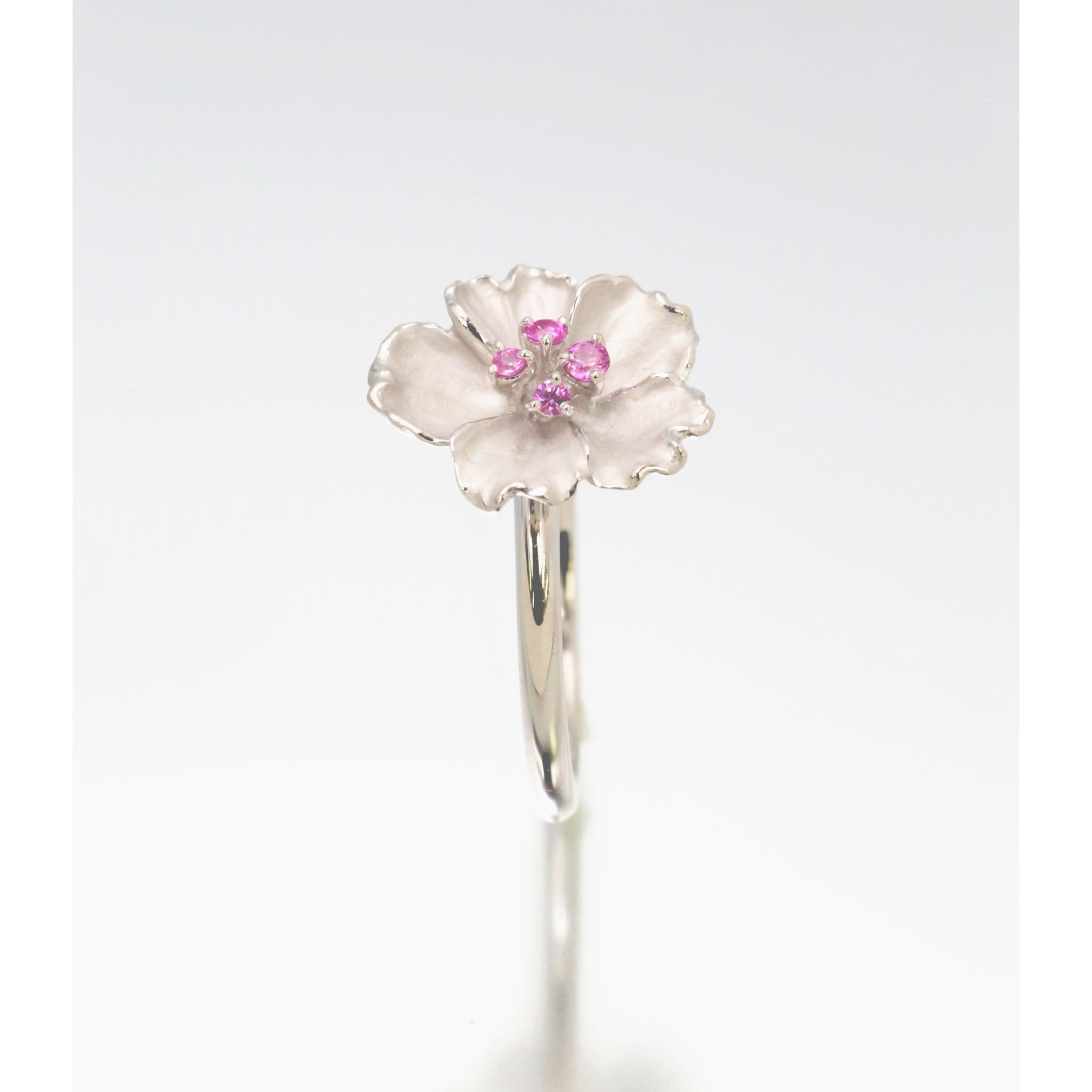 ピンクサファイア プラチナリング(桜モチーフ/9月誕生石)《26A01702》