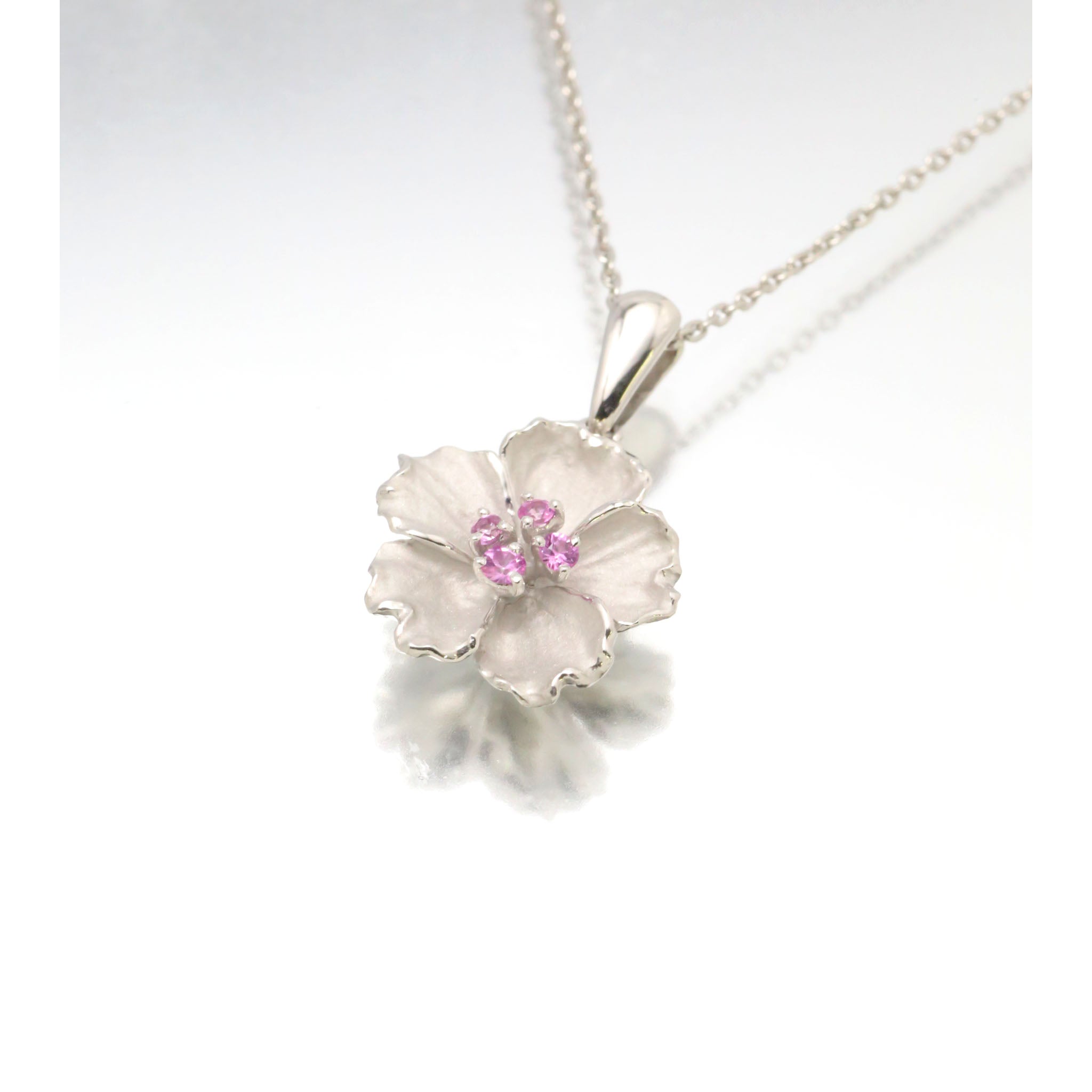 ピンクサファイア プラチナネックレス(桜モチーフ/9月誕生石)《26A01703》
