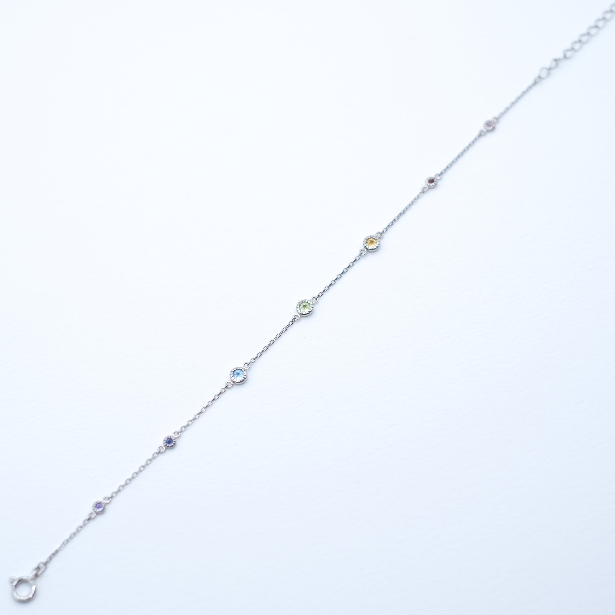 マルチカラー プラチナブレスレット(ステーション)《26A01904》