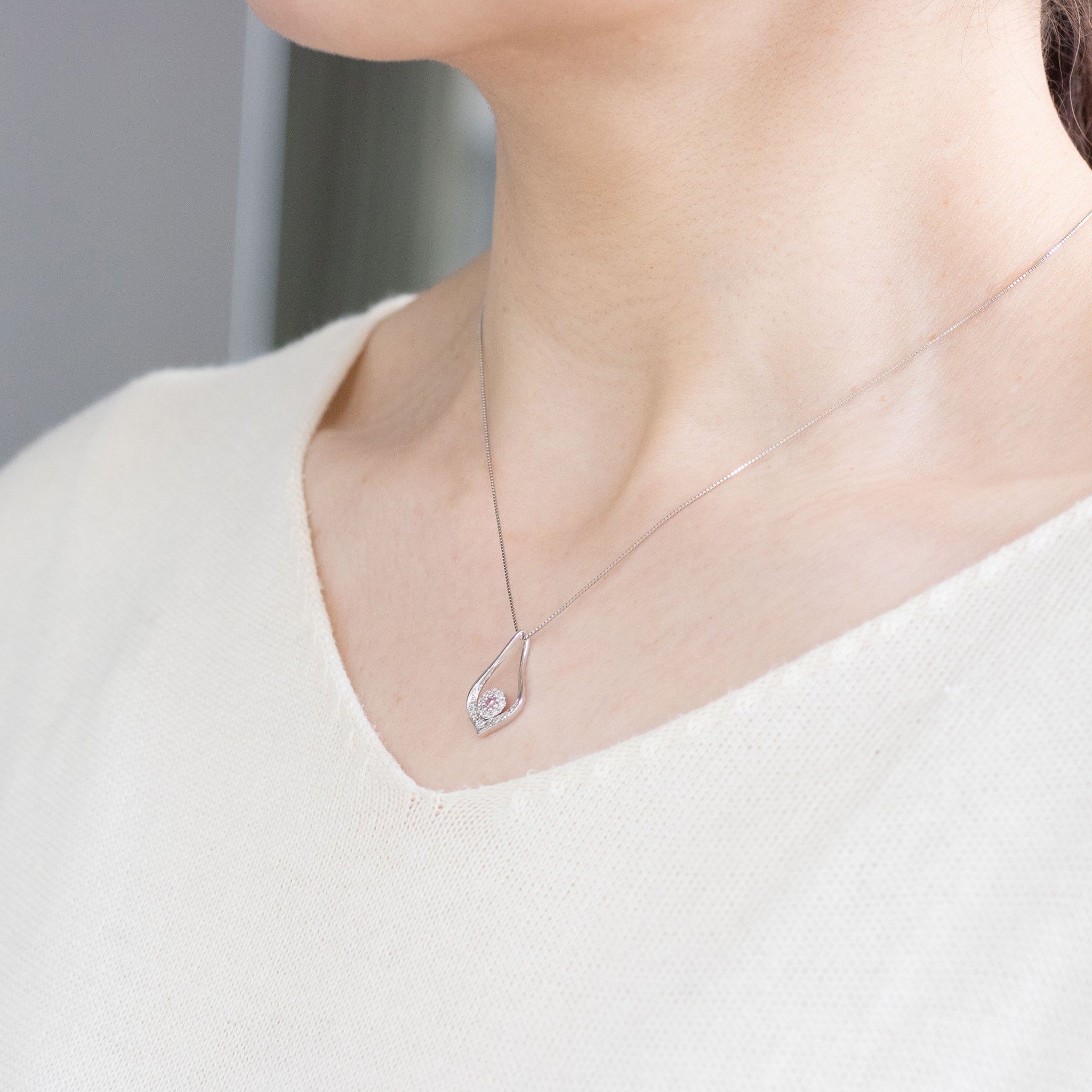 【限定2点】ピンクダイヤモンド/ダイヤモンド プラチナネックレス(0.04カラット/ファンシーインテンスピンク/VS2/4月誕生石/グレーディングレポート付)《26A02101》