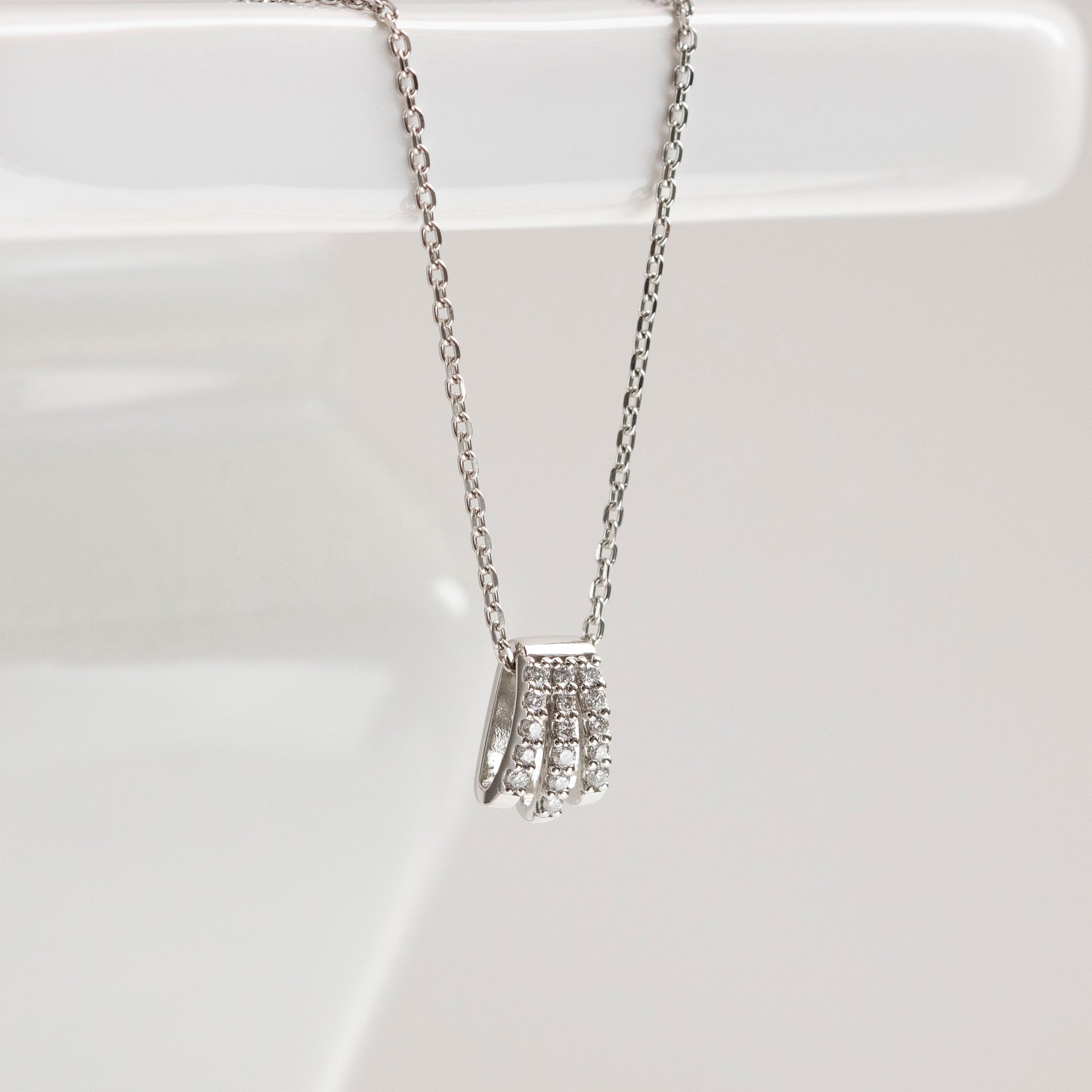 ダイヤモンド プラチナネックレス(4月誕生石)《26A02405》