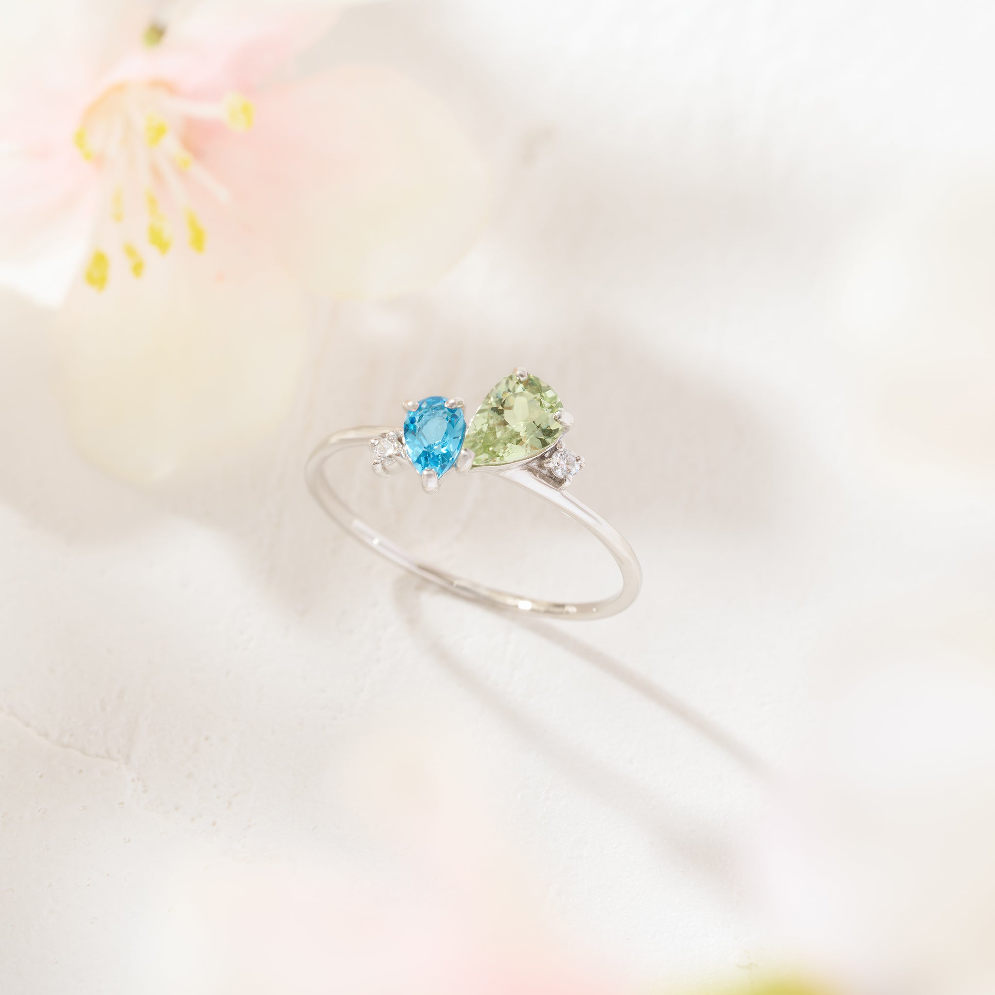 グリーンガーネット/ブルートパーズ プラチナリング(ペアシェイプ)《26A03002》